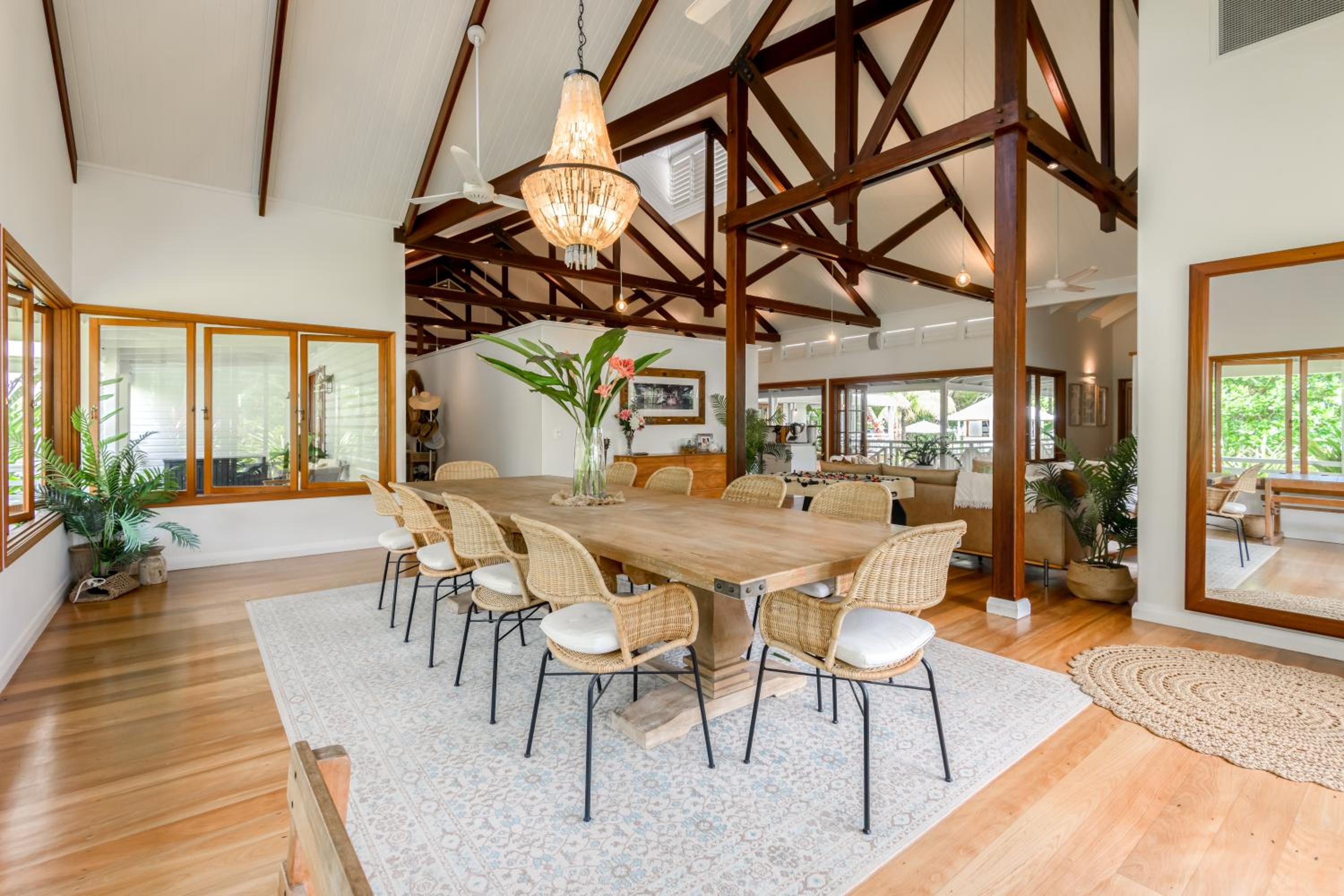 Luxury beachfront home 20 minutes from Cairns CBD