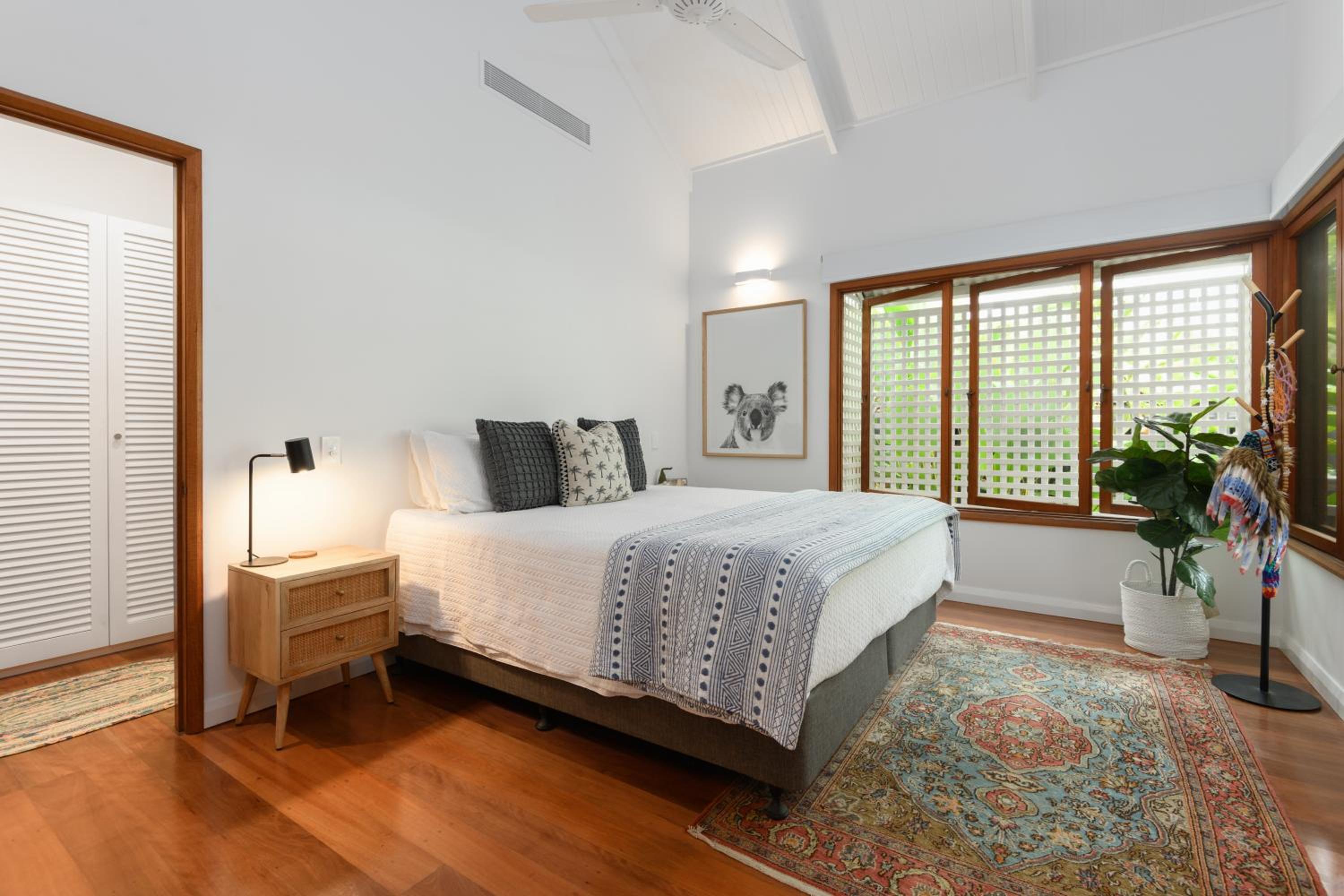 Luxury beachfront home 20 minutes from Cairns CBD