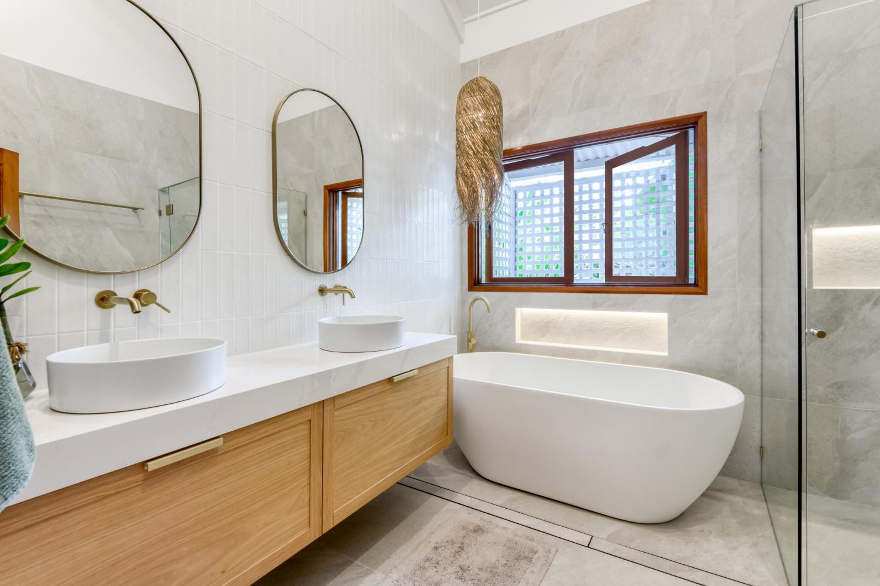 Luxury beachfront home 20 minutes from Cairns CBD