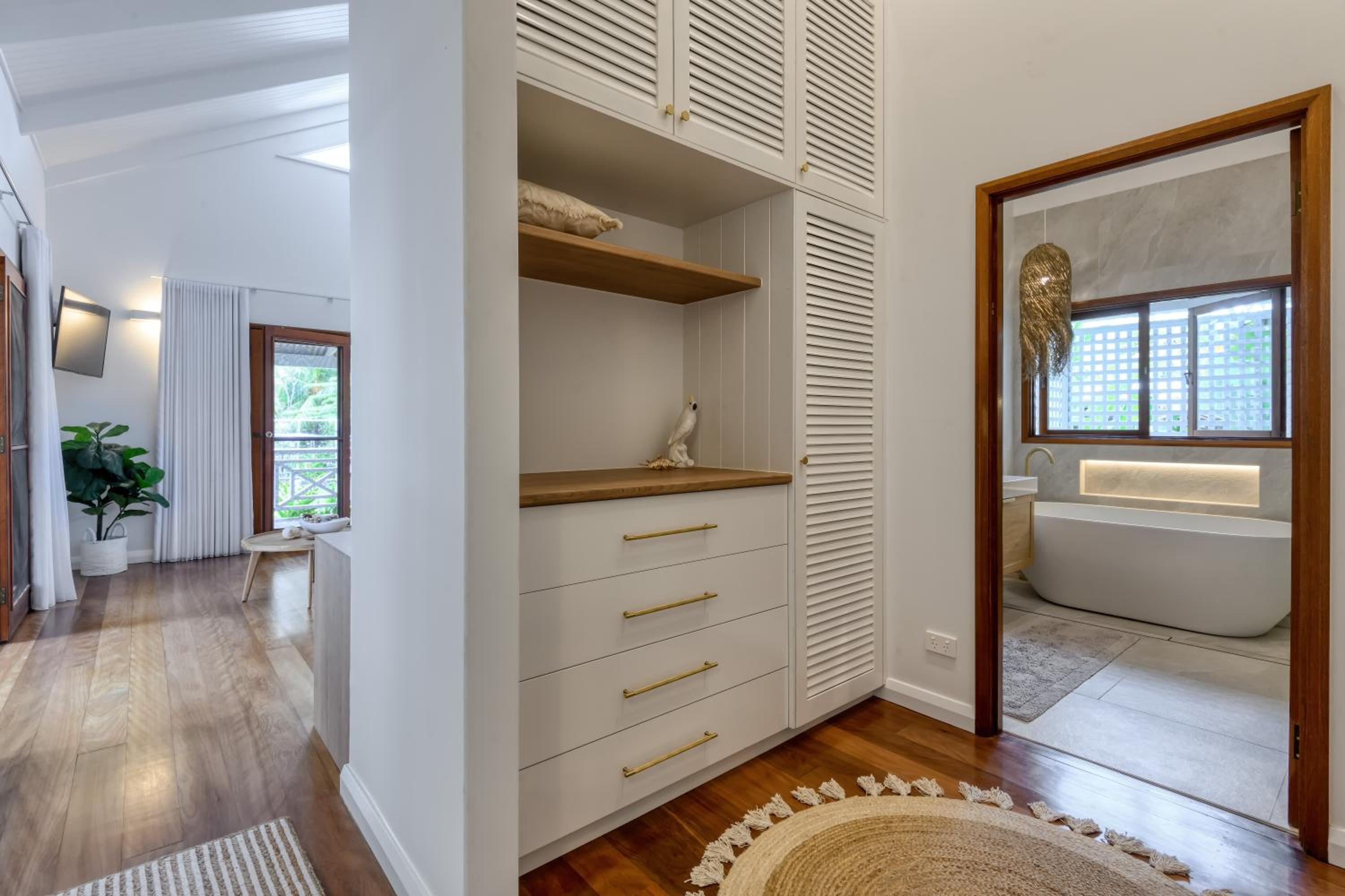 Luxury beachfront home 20 minutes from Cairns CBD