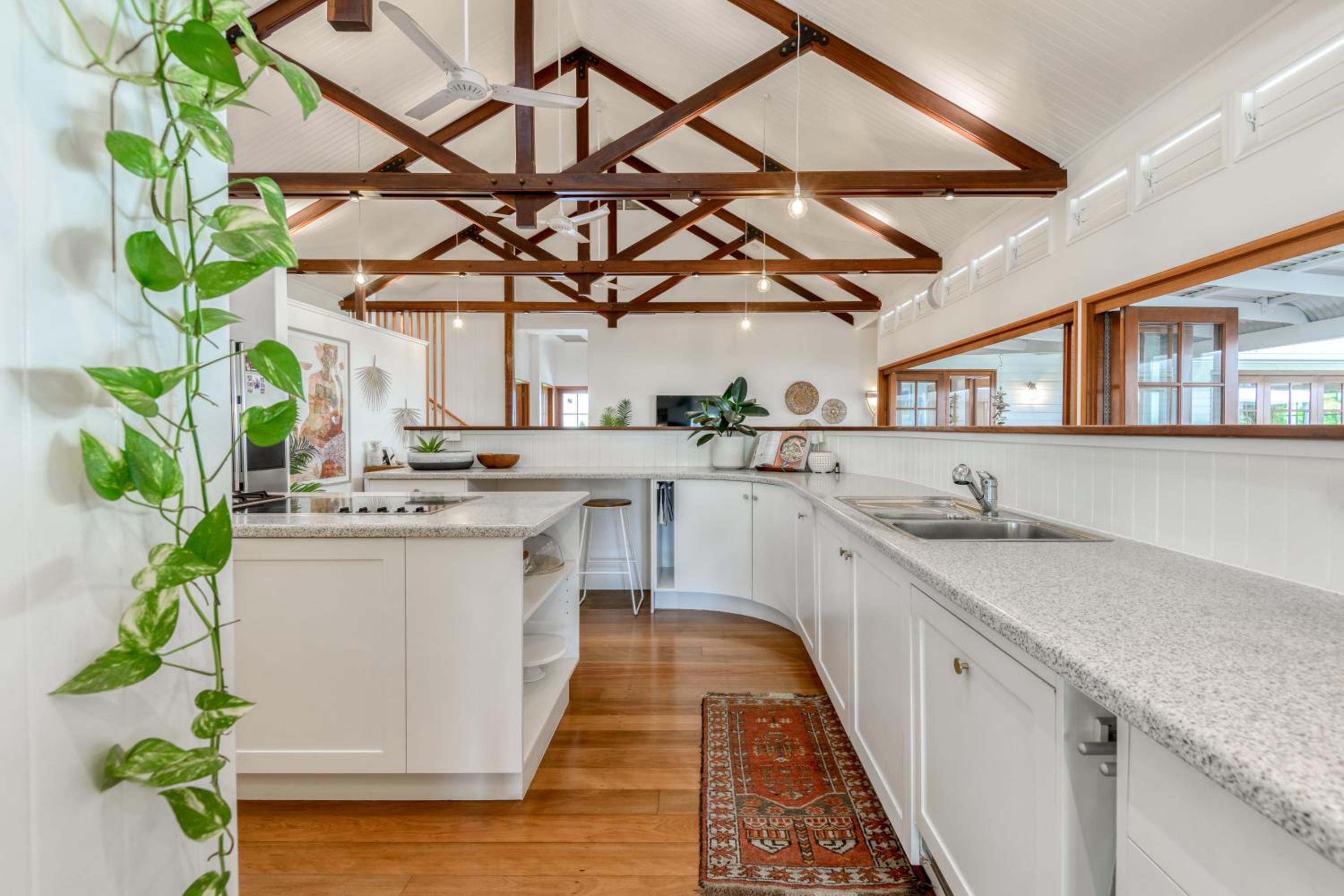 Luxury beachfront home 20 minutes from Cairns CBD