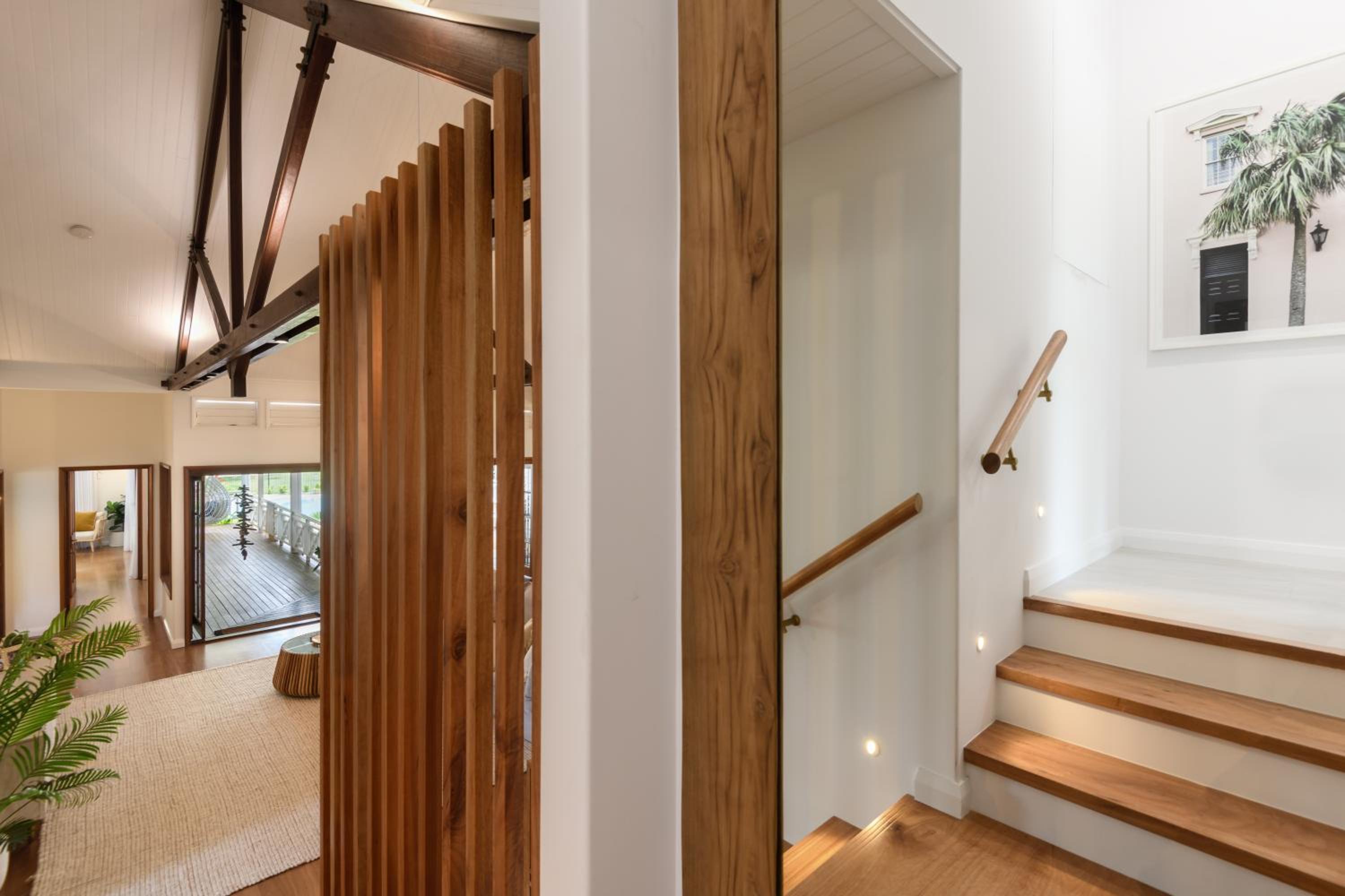 Luxury beachfront home 20 minutes from Cairns CBD