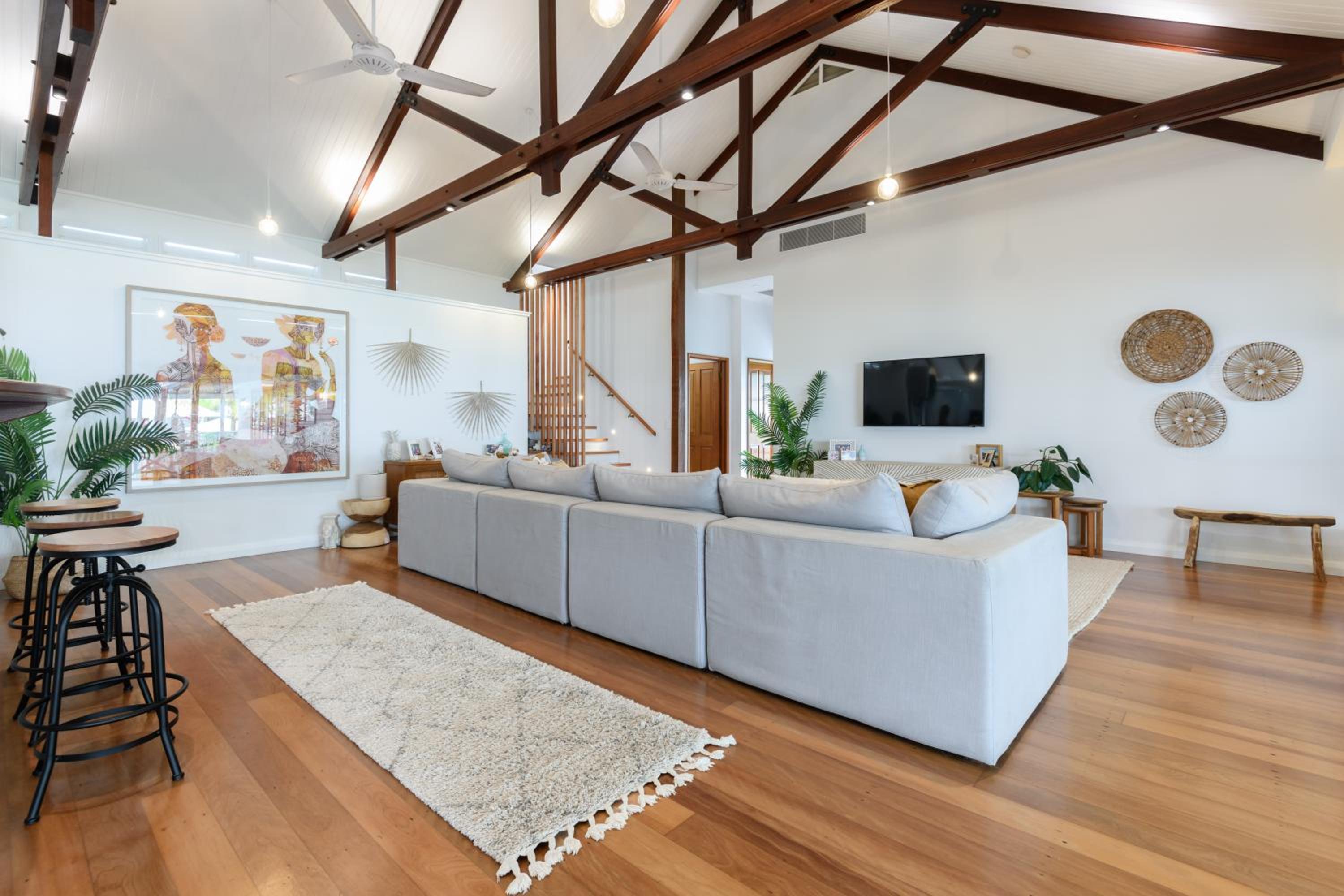 Luxury beachfront home 20 minutes from Cairns CBD