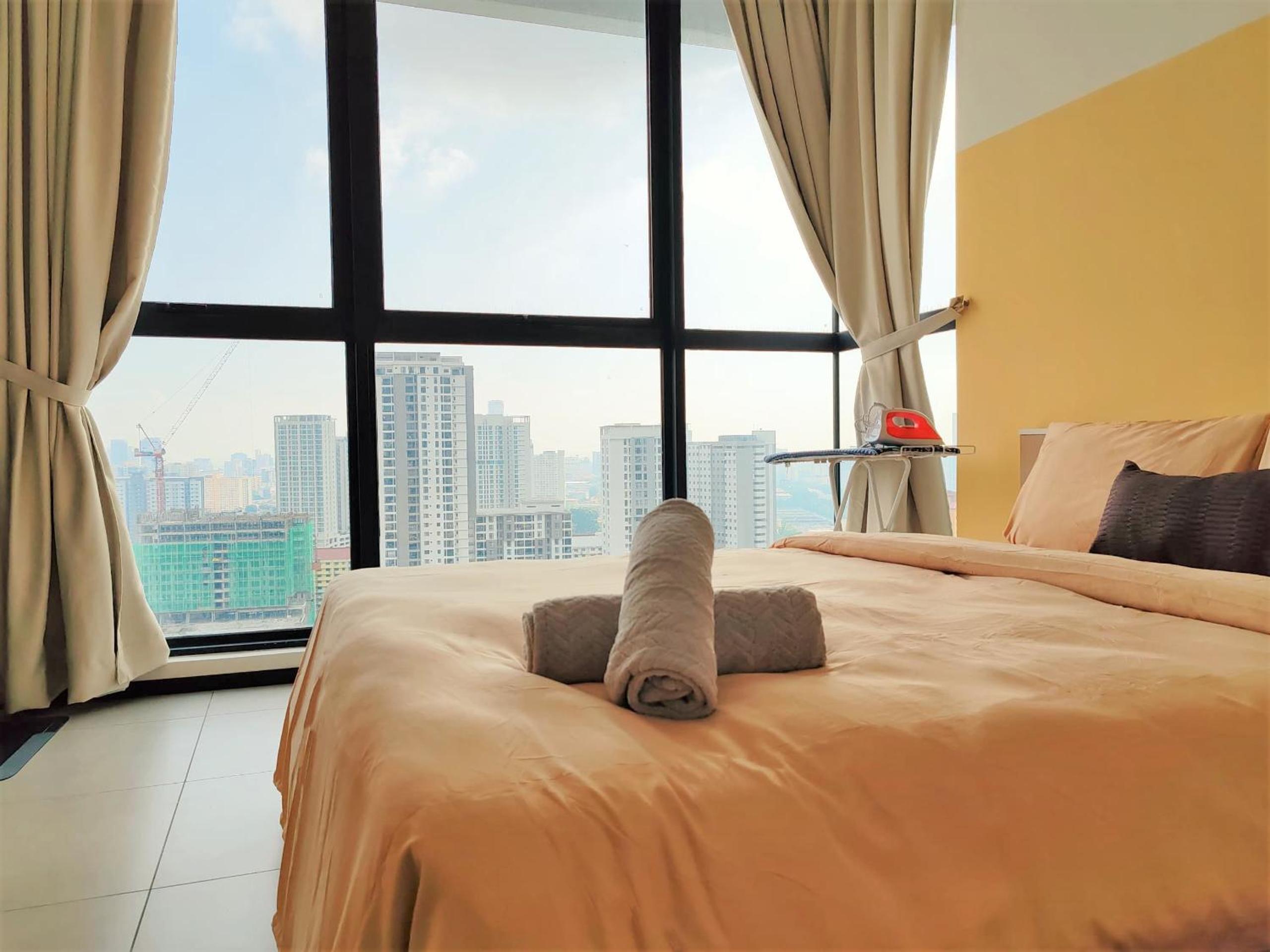 Sunlit Minimalist Suite, 7 Pax at Urban Suites Georgetown by SuperStay photo 7