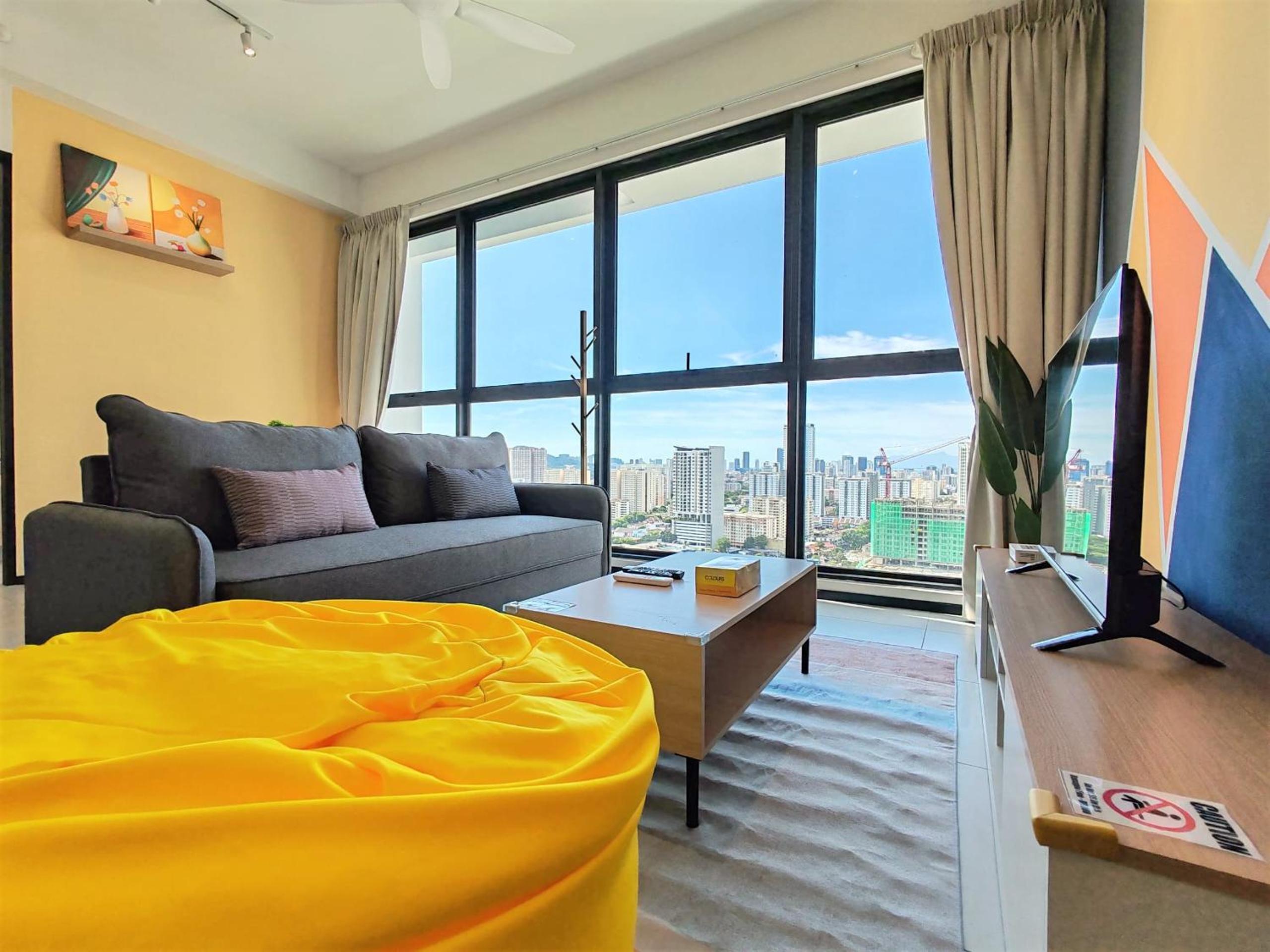 Sunlit Minimalist Suite, 7 Pax at Urban Suites Georgetown by SuperStay photo 3