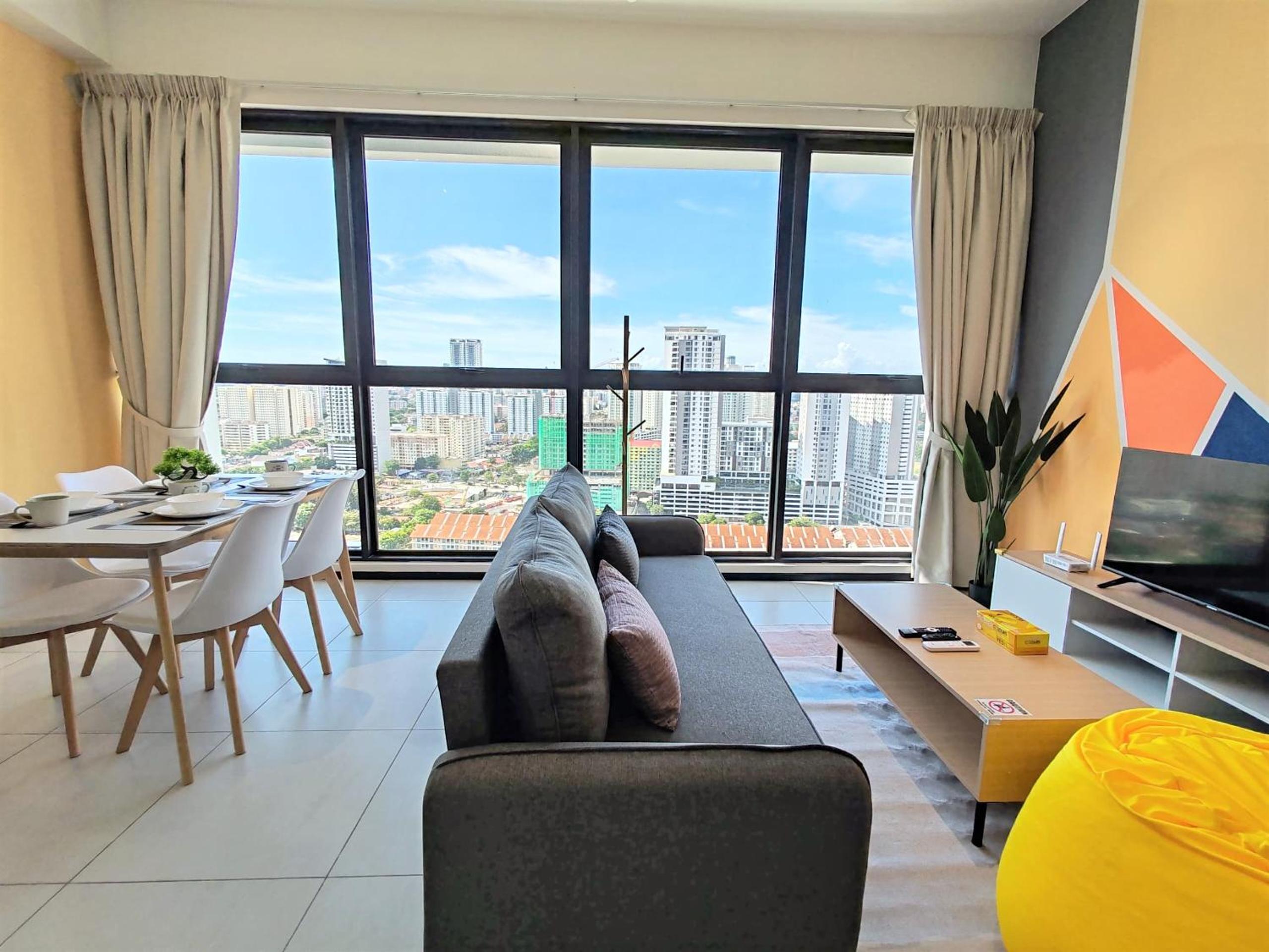 Sunlit Minimalist Suite, 7 Pax at Urban Suites Georgetown by SuperStay photo 4