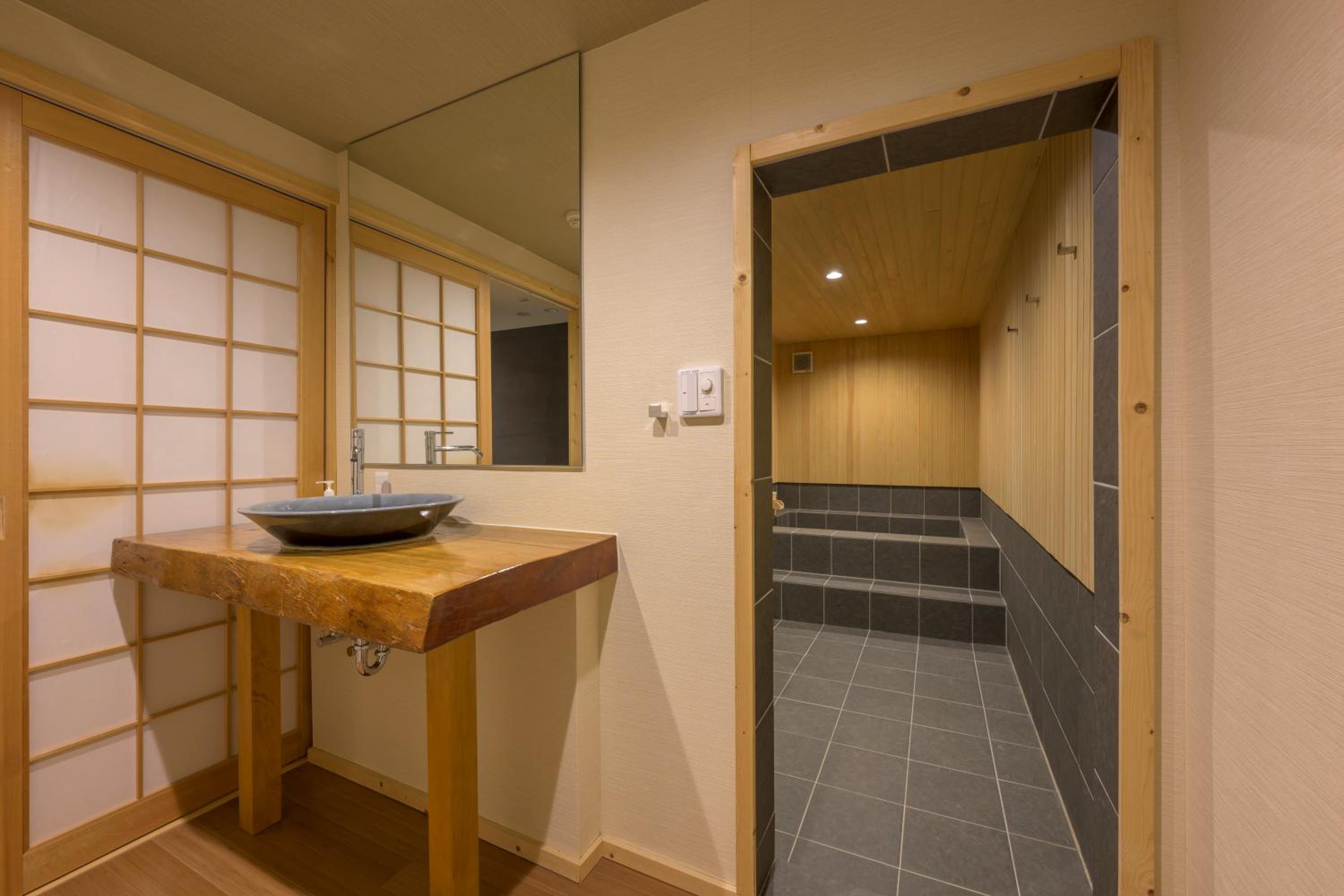 Greystone, Kutchan - 17