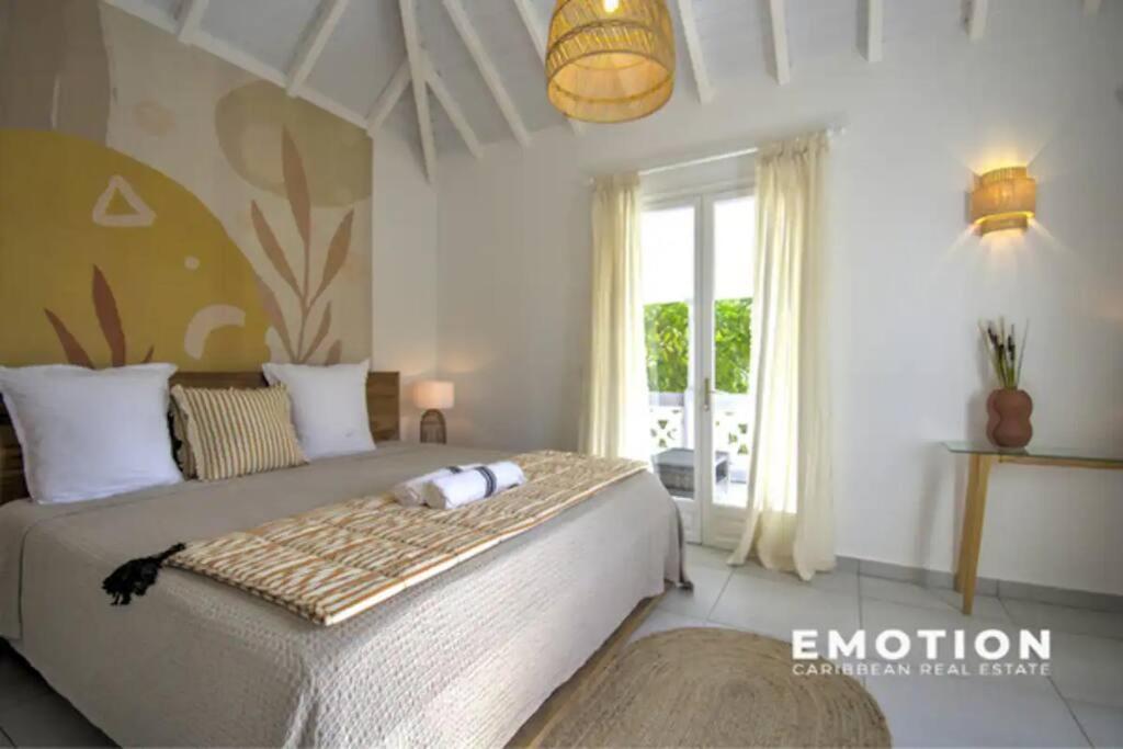 Xquisite 4-Bedrooms Villa in Orient Bay view 5