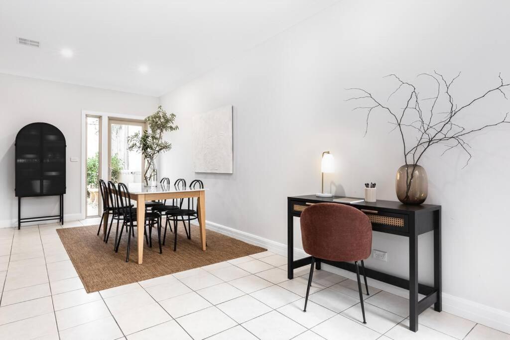Warrnambool Vacations - Mickle Townhouse, Steps to CBD - Property Image 2