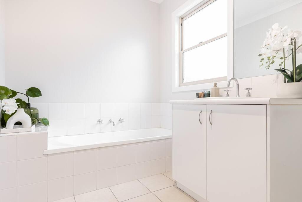 Warrnambool Vacations - Mickle Townhouse, Steps to CBD - Property Image 11