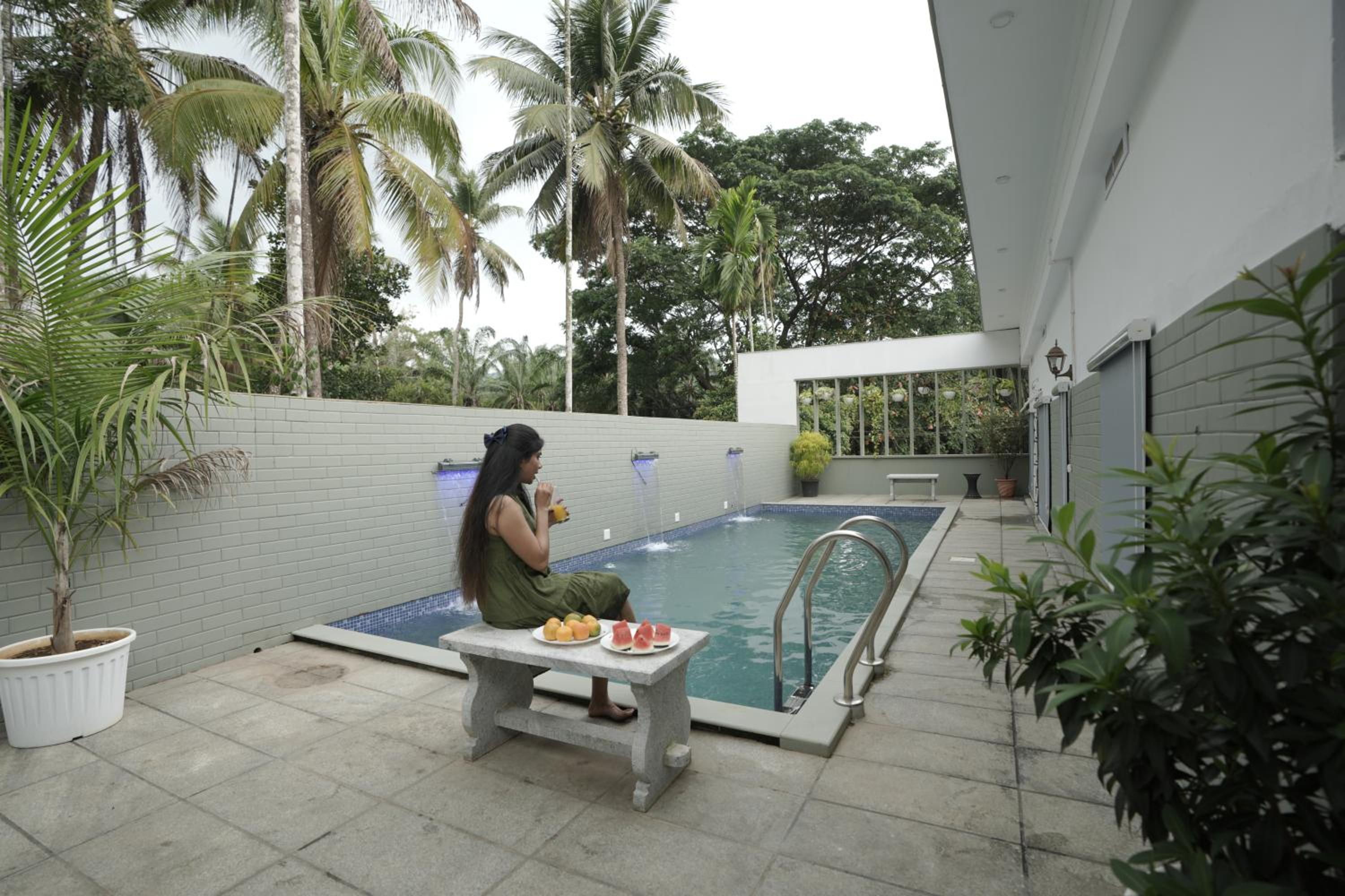 Clive Ten Resorts Athirappilly,10 minutes drive from Athirappilly waterfall