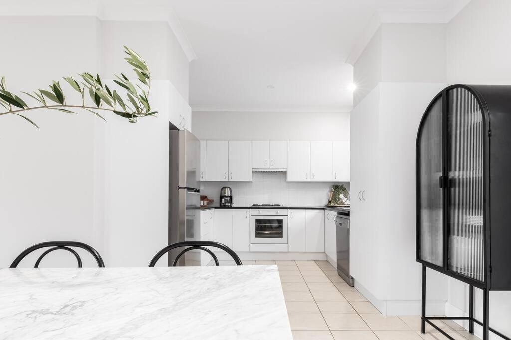 Warrnambool Vacations - Mickle Townhouse, Steps to CBD - Property Image 6