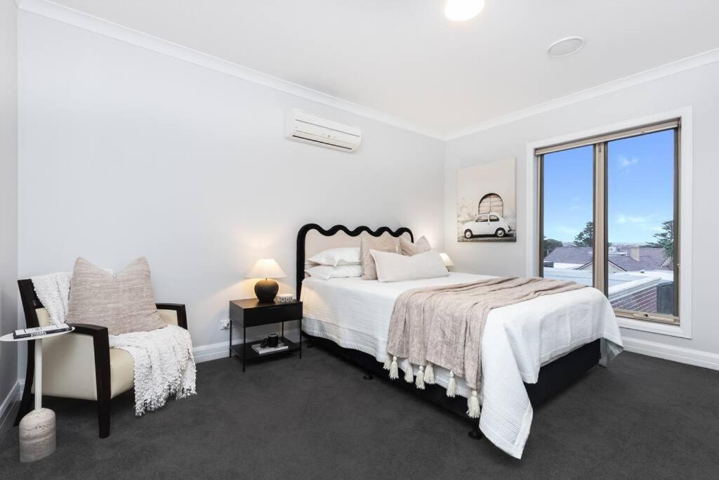 Warrnambool Vacations - Mickle Townhouse, Steps to CBD - Property Image 3