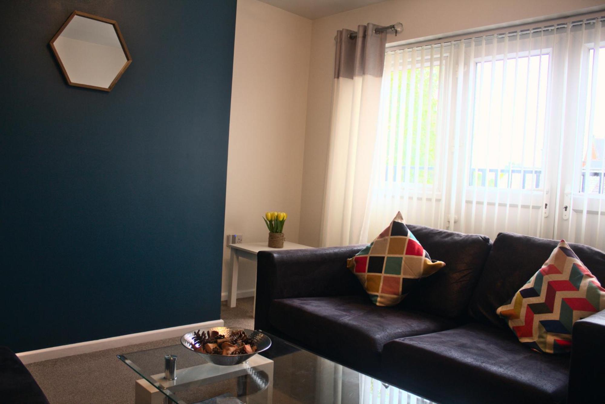 The Sawmills, Carlisle - Spacious 4 Bedroom Family House - Free WiFi - & Parking - Walk to Carlisle Castle
