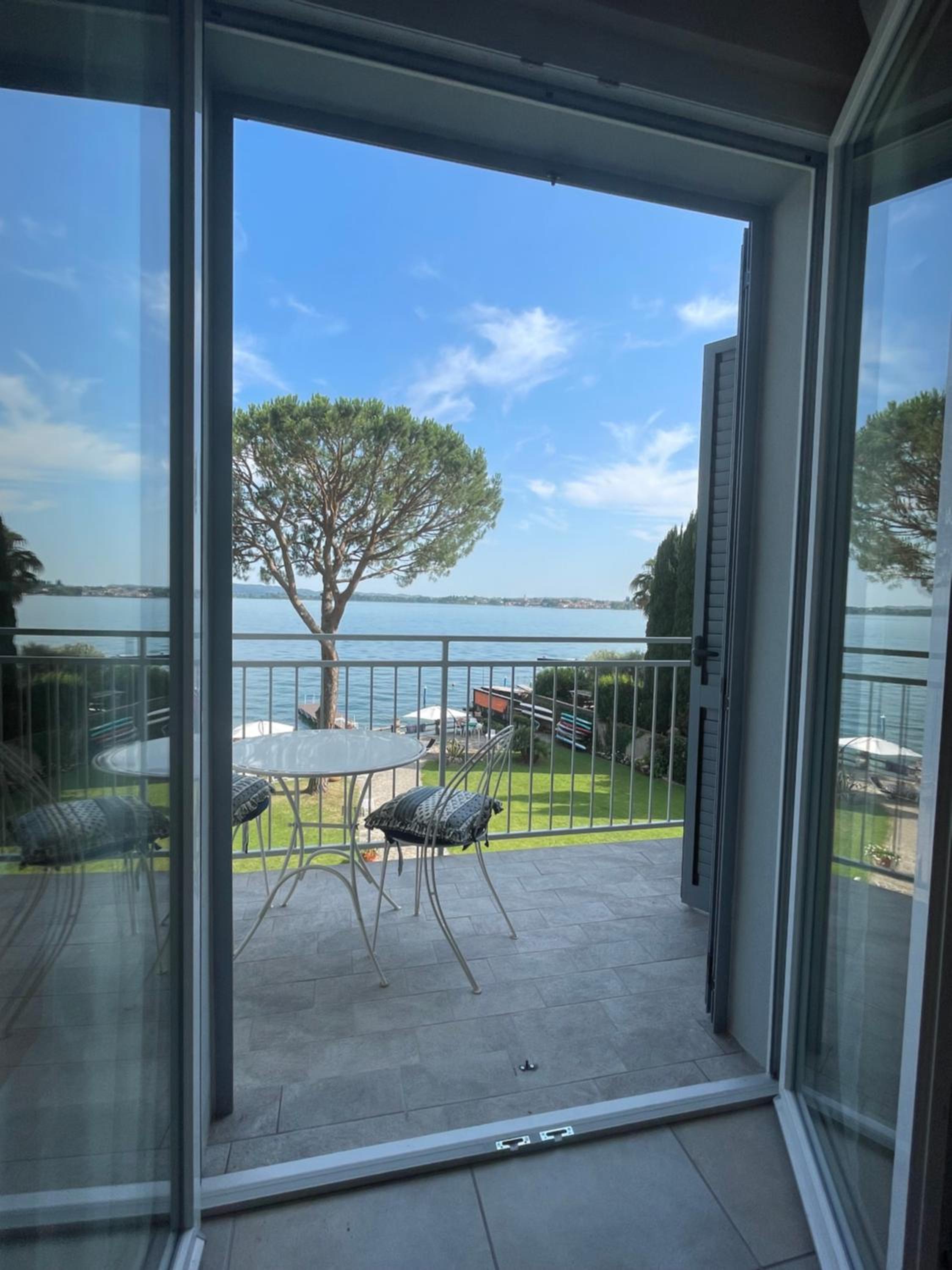 Riva al Lago en Predore — balance & terrace