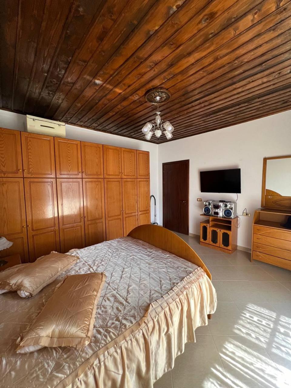 Armando's wooden roof