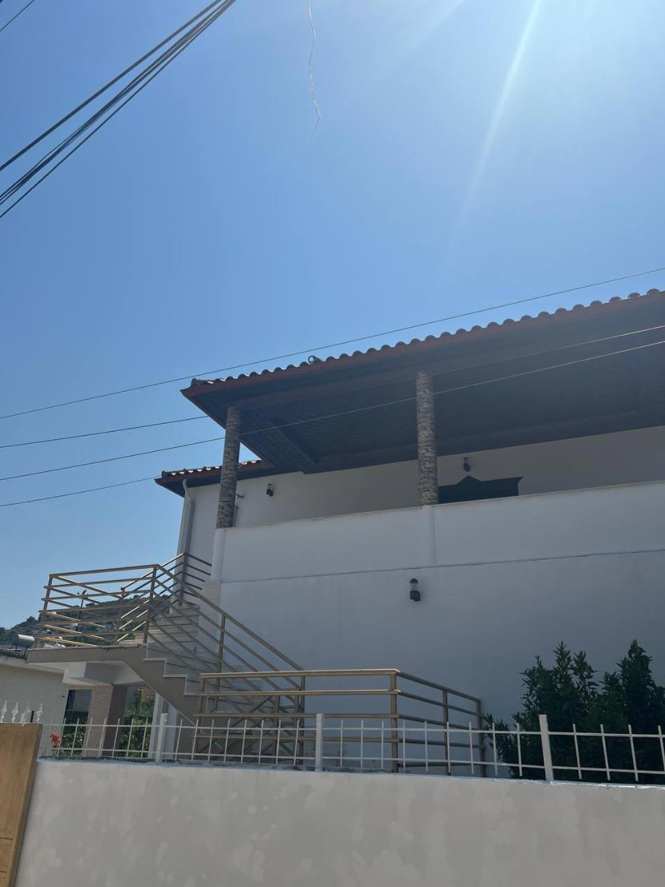 Armando's wooden roof