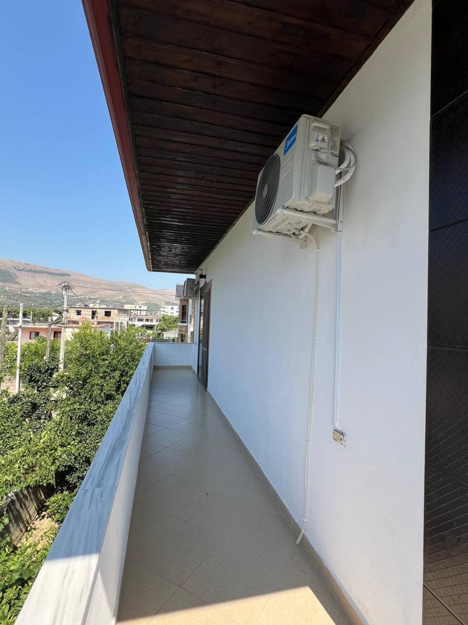 Armando's wooden roof