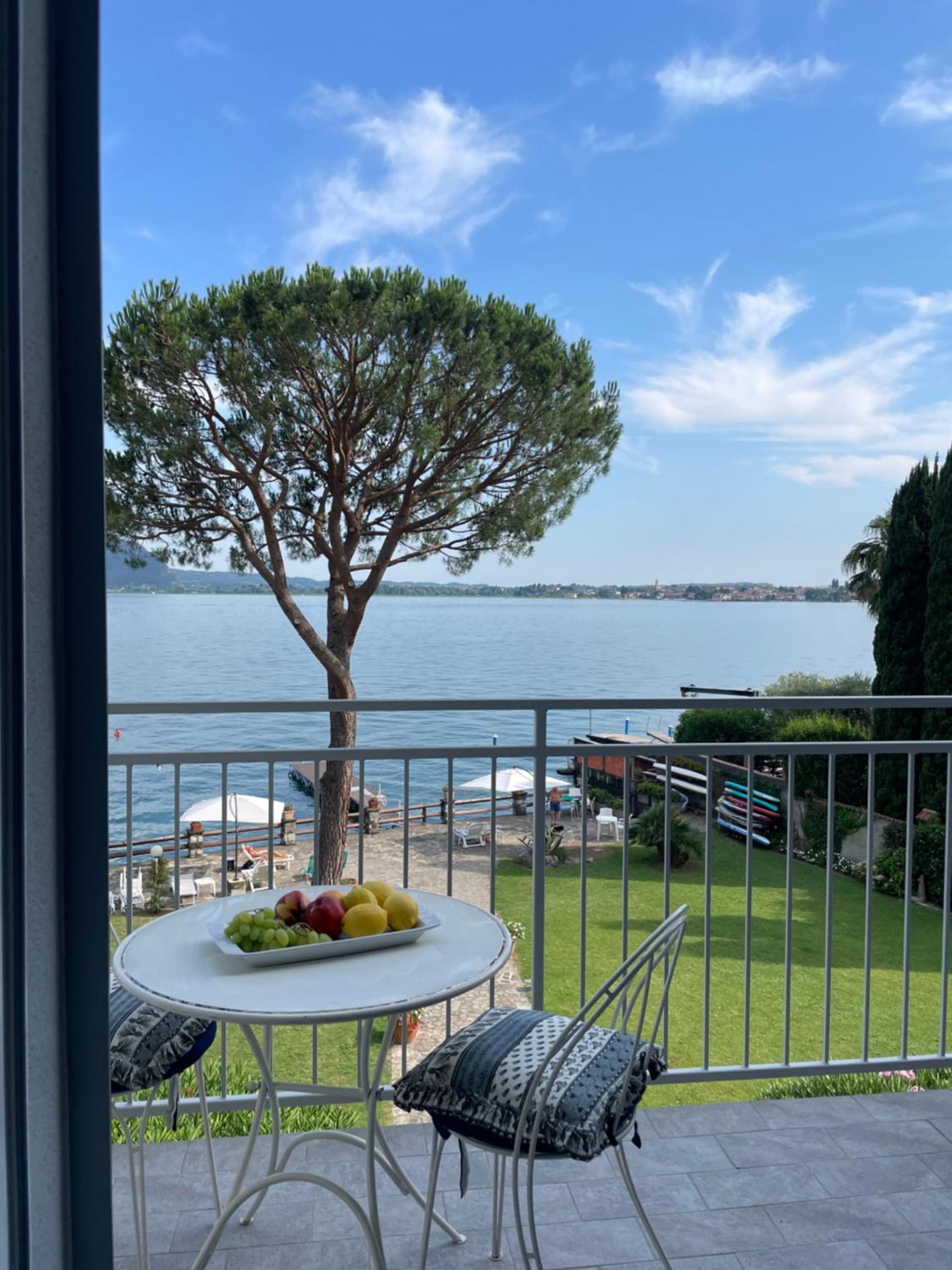 Riva al Lago en Predore — balance & terrace
