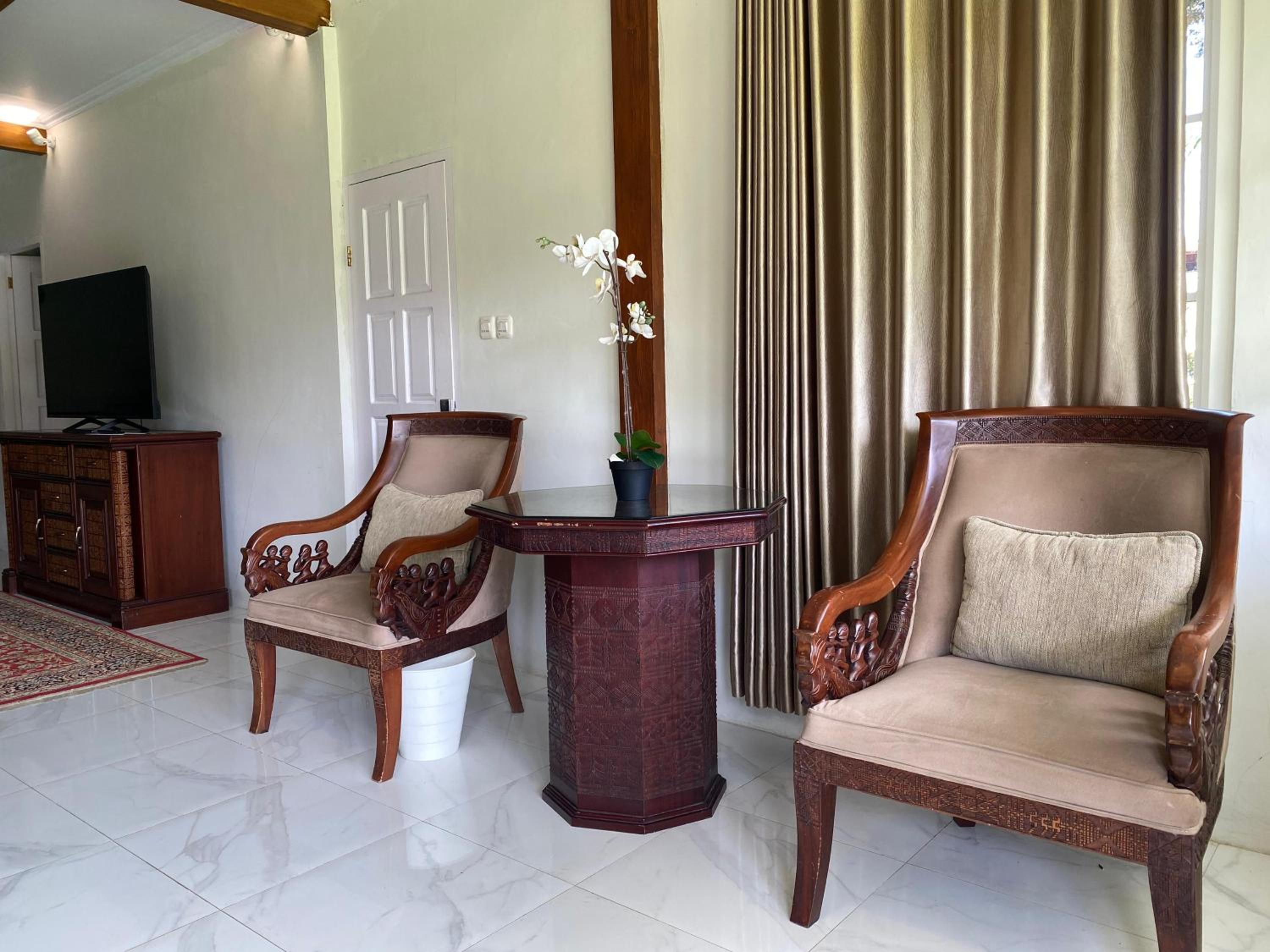A beautiful and Spacious Rumah Manado 2 Bedrooms with Bathrooms Villa Marion Tomohon