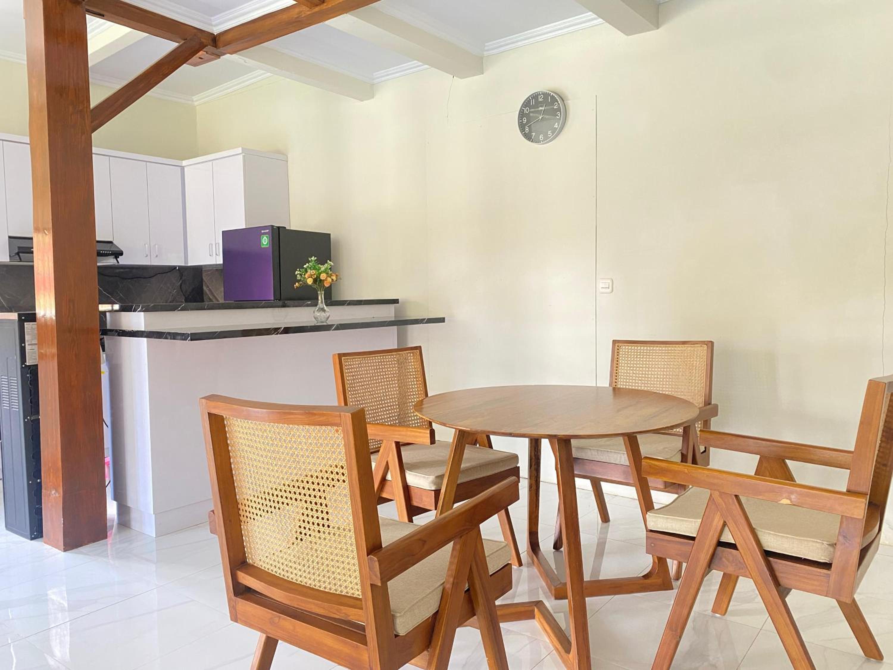 A beautiful and Spacious Rumah Manado 2 Bedrooms with Bathrooms Villa Marion Tomohon