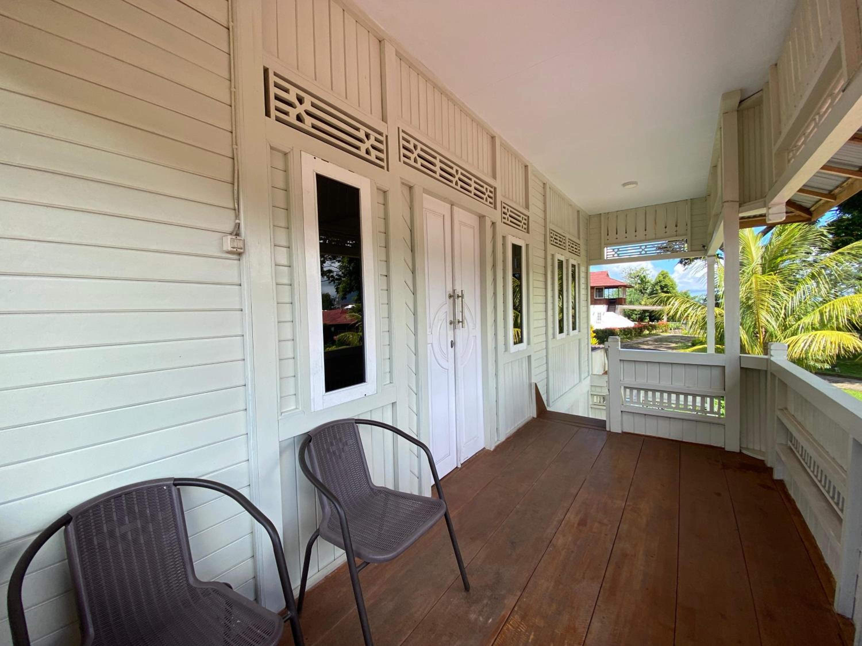 A beautiful and Spacious Rumah Manado 2 Bedrooms with Bathrooms Villa Marion Tomohon