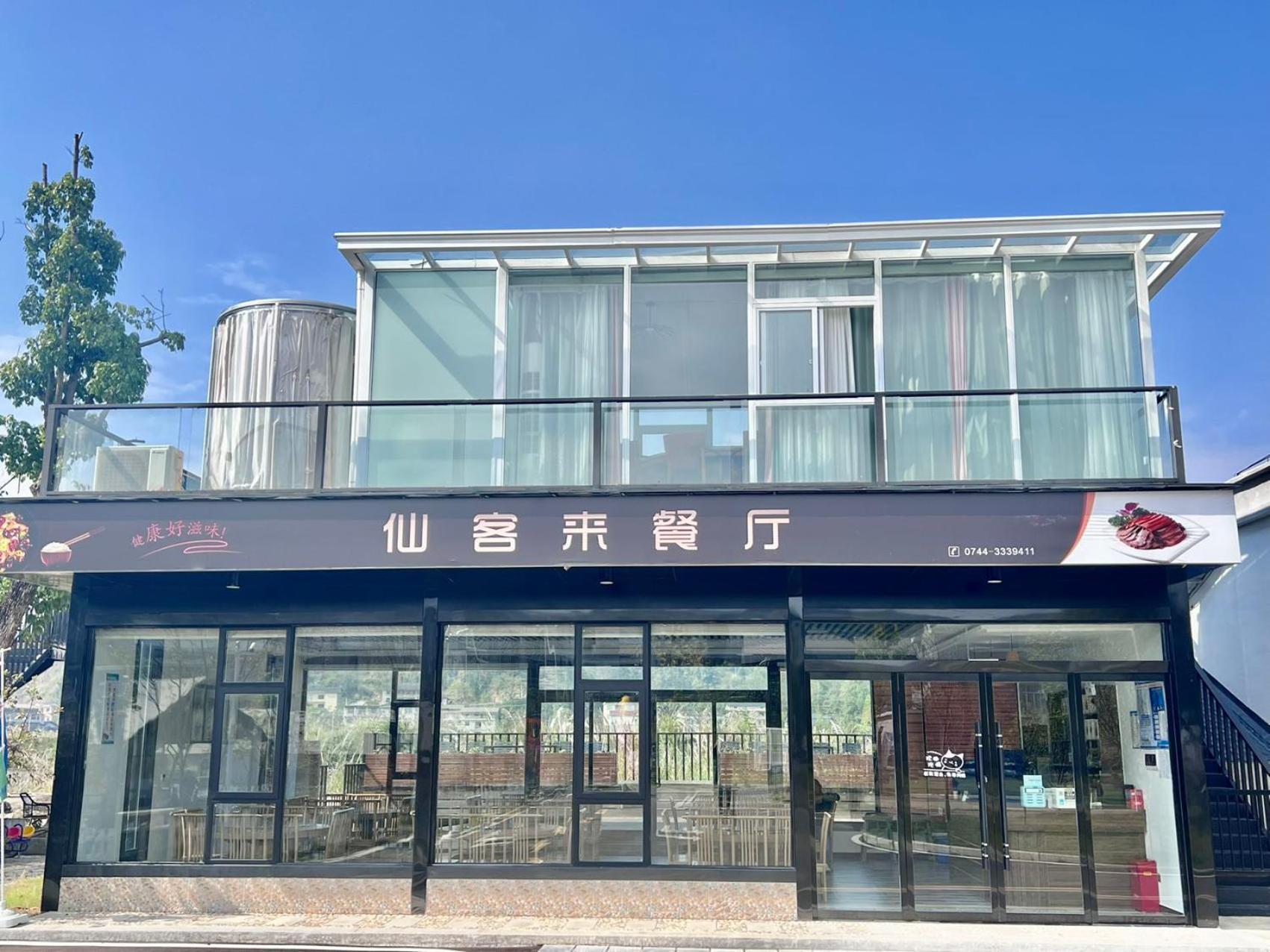 Zhangjiajie Cliff Flower RV Tent Hotel