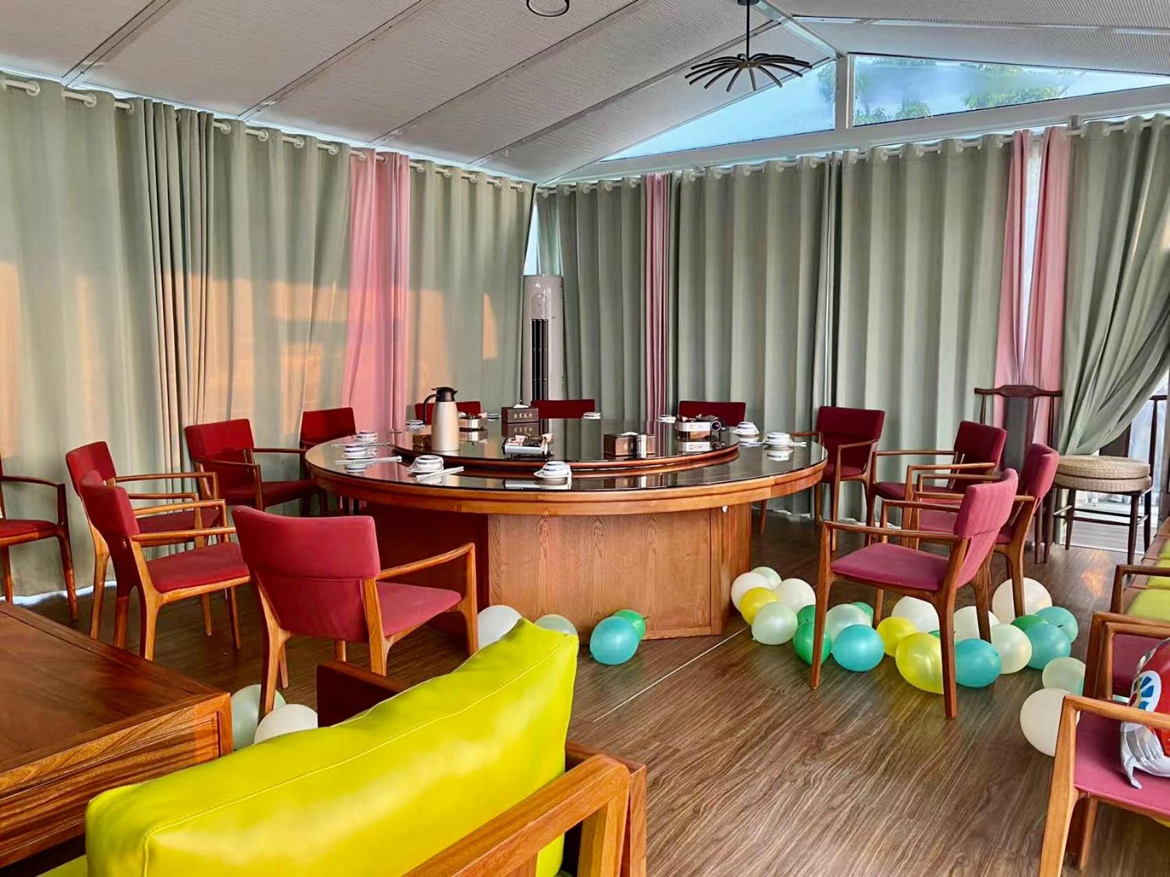 Zhangjiajie Cliff Flower RV Tent Hotel