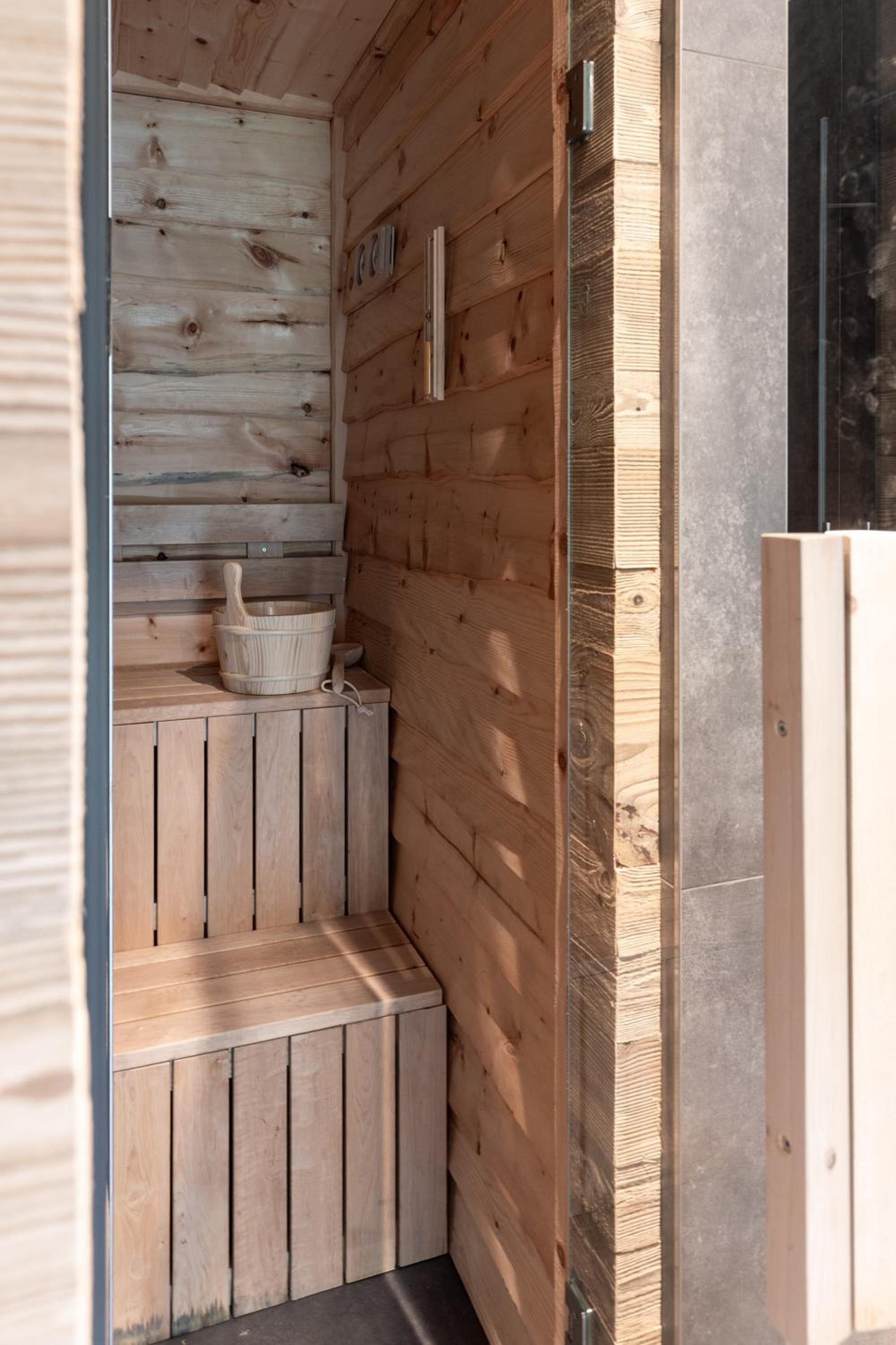 Ledarix Charm Chalet