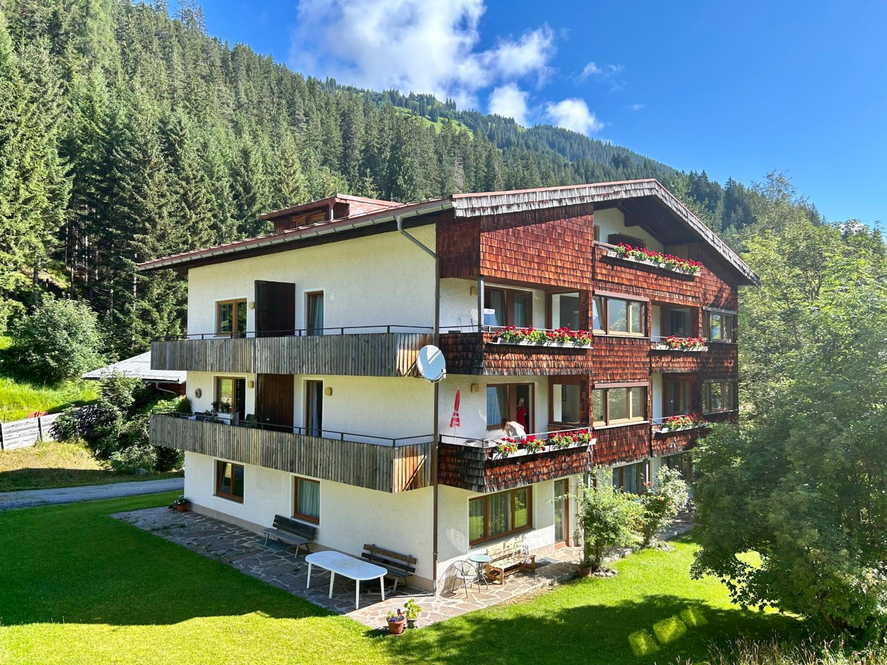 WOLF RETREAT Apartments im Lechtal davor Appartementhaus Michaela