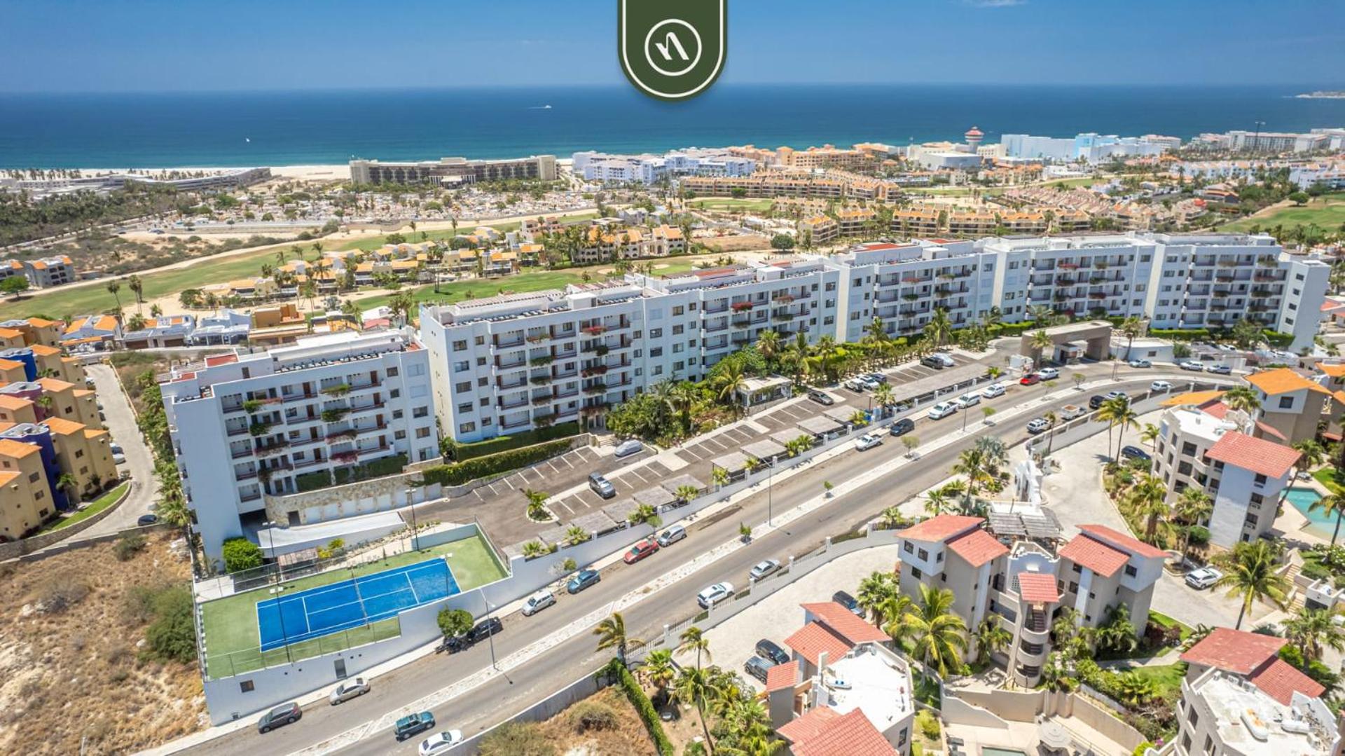 3BR with Private Balcony - Pool view 4