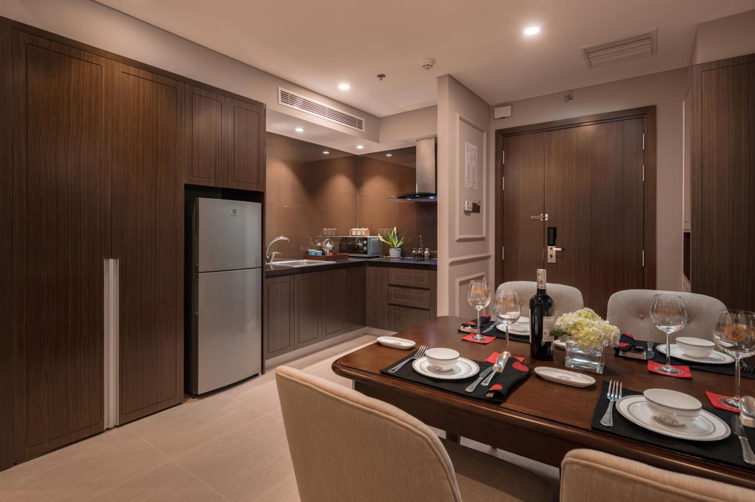 2 Bedroom Luxury Condo Free Airport pick up view 2