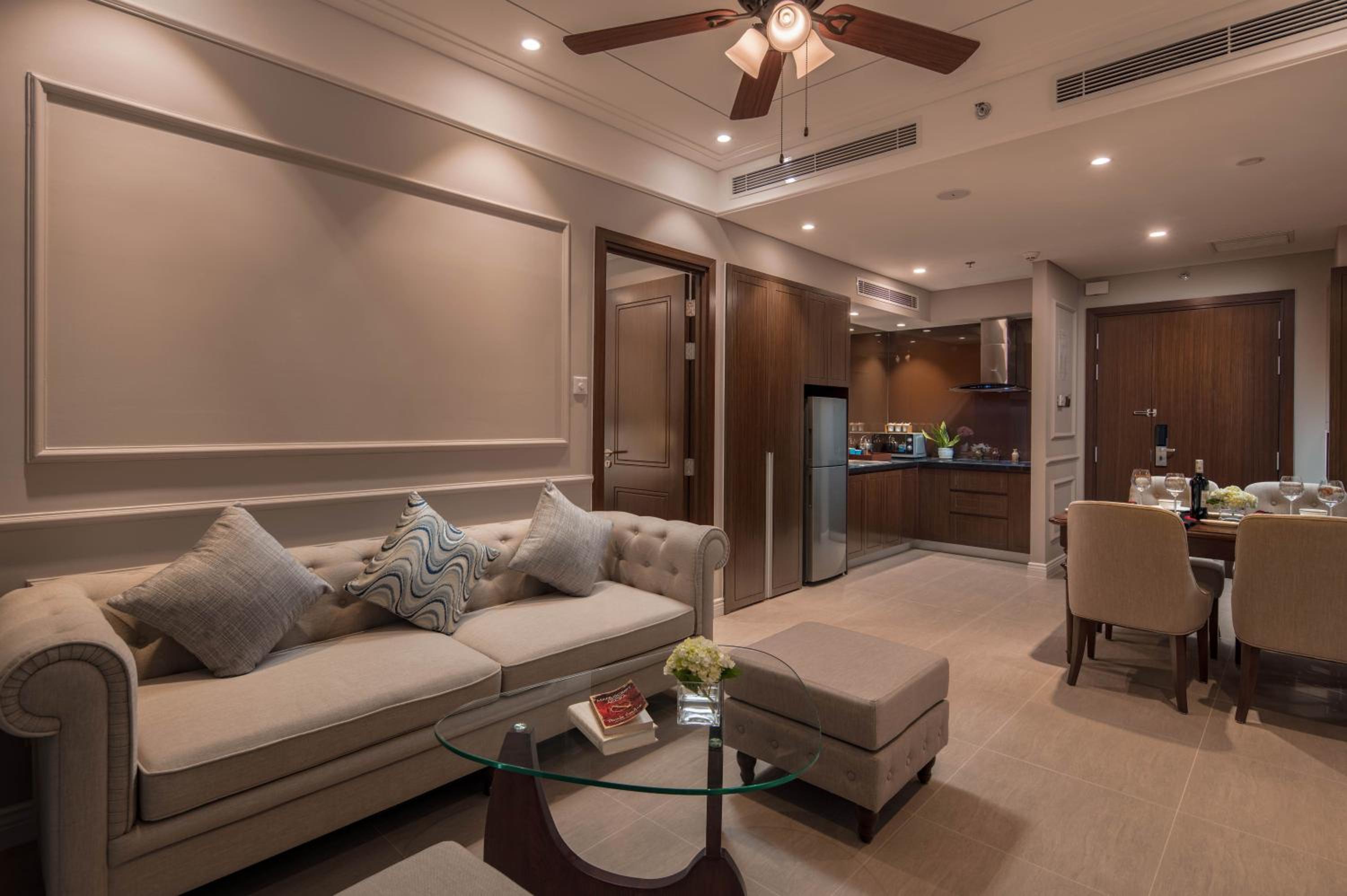 2 Bedroom Luxury Condo Free Airport pick up view 3