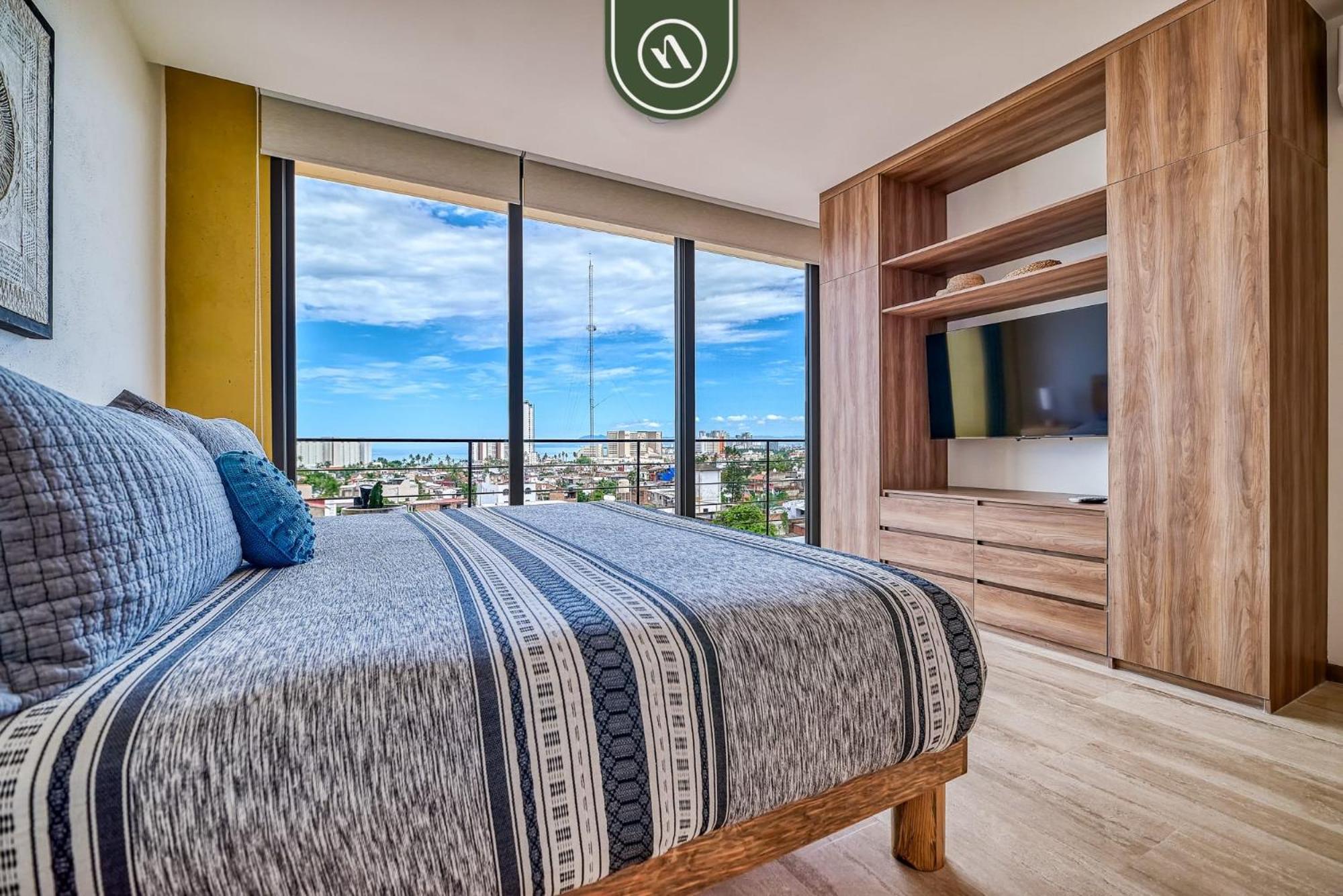 Brand New 2BR APT Right Next to City Center - Pool view 4