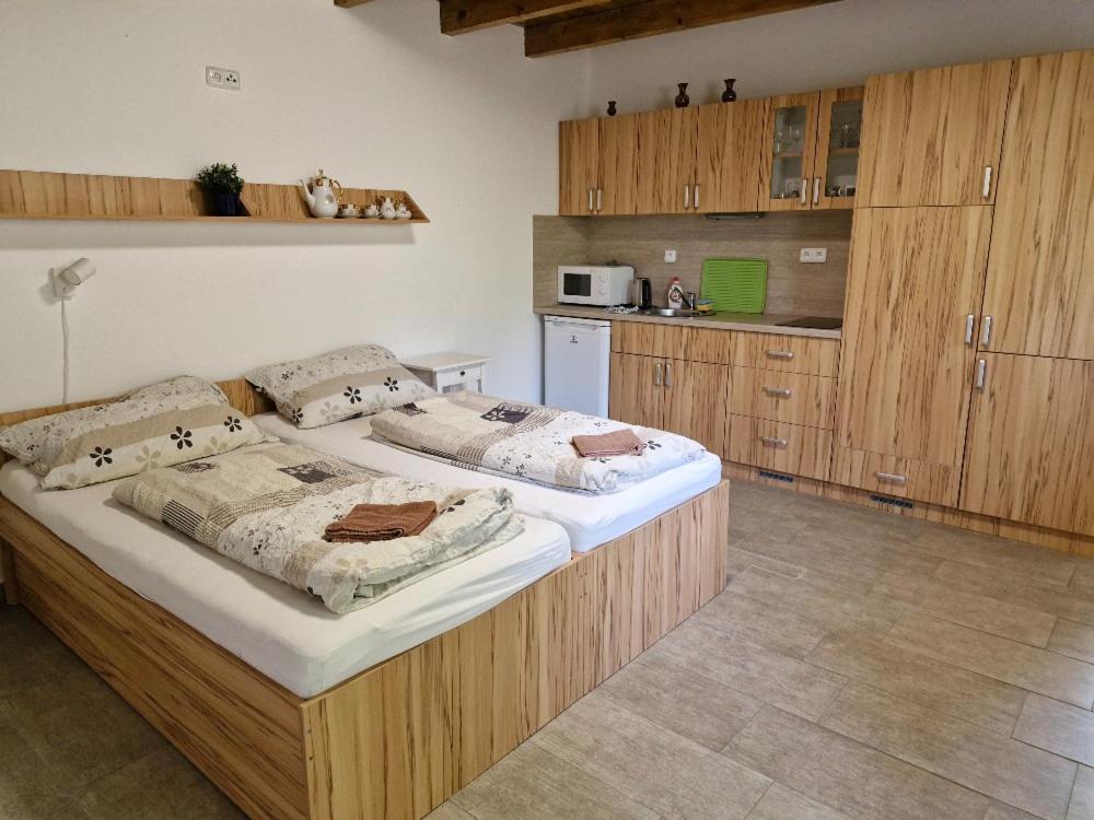 Apartmány pod pergolou
