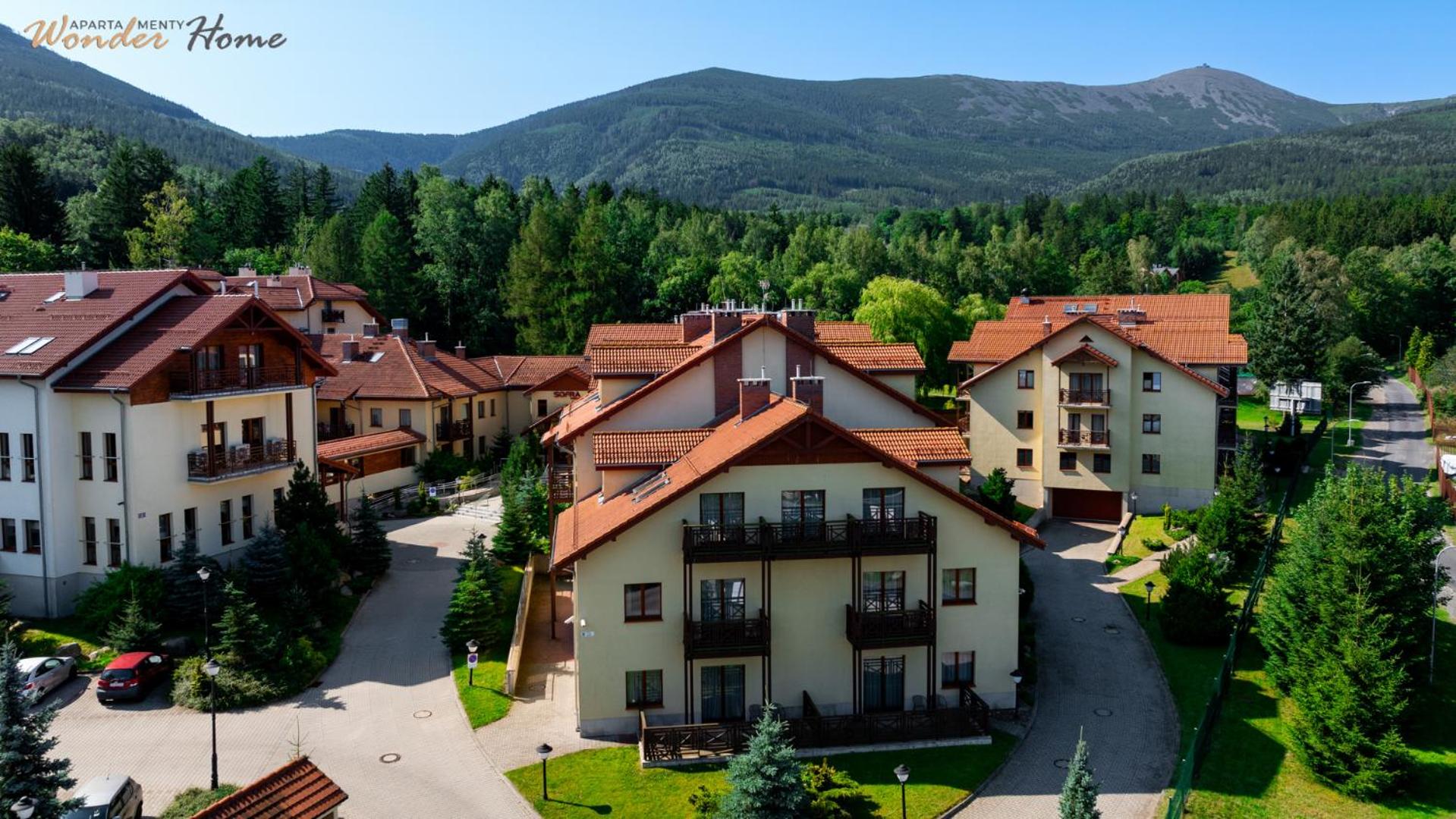 Wonder Home - Apartament Cud Malina z kominkiem, klimatyzacją i widokiem na Karkonosze, blisko centrum, stoku, restauracji, aquaparku