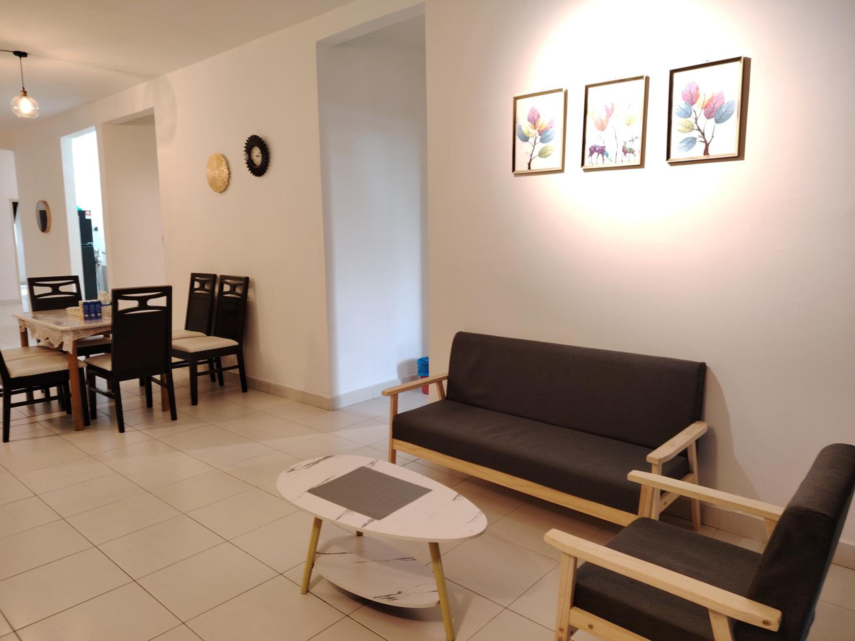 Maison Inn - Affordable Sleeps 6 to 13 near Tebrau AEON & Toppen