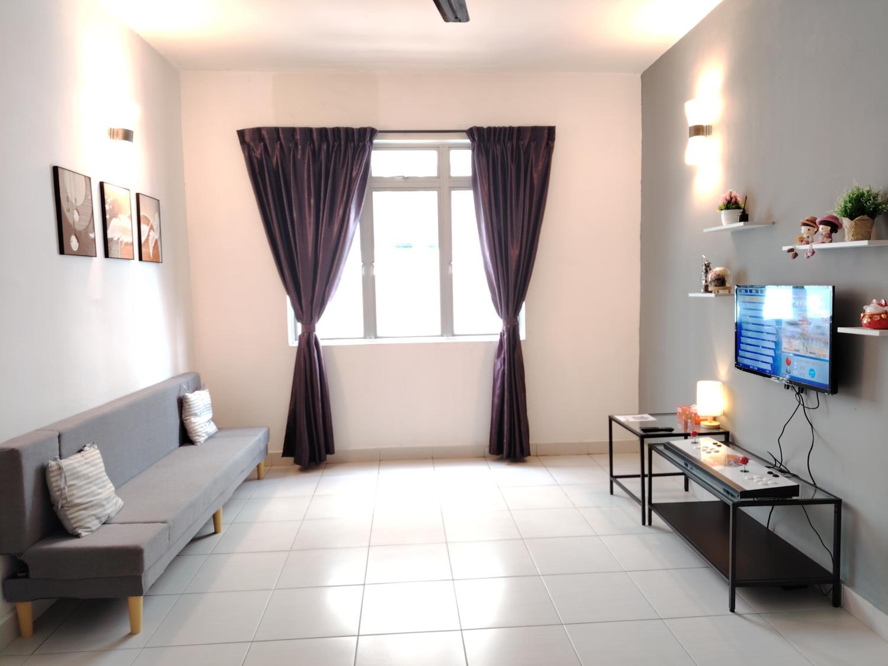 Maison Inn - Affordable Sleeps 6 to 13 near Tebrau AEON & Toppen