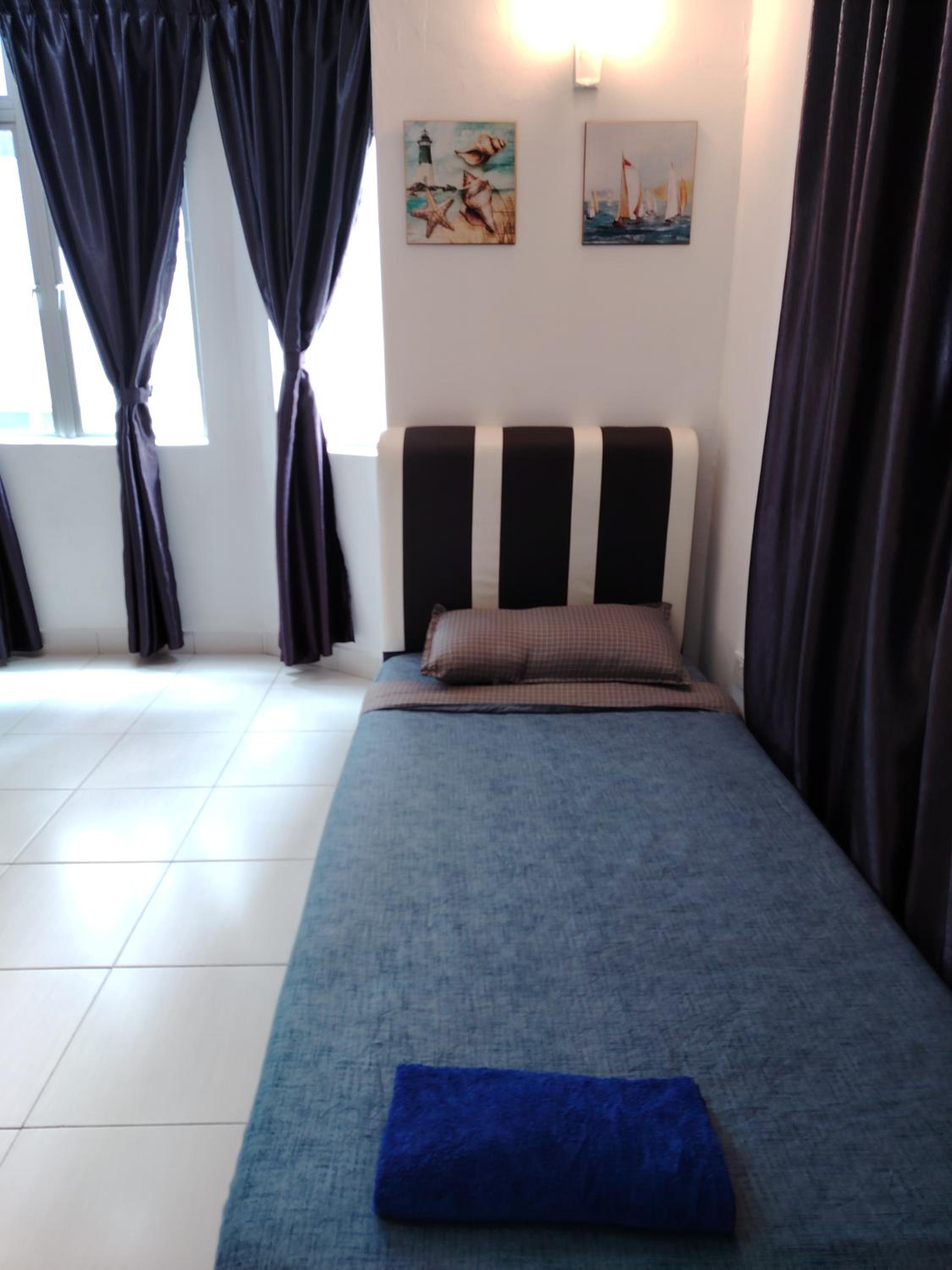 Maison Inn - Affordable Sleeps 6 to 13 near Tebrau AEON & Toppen