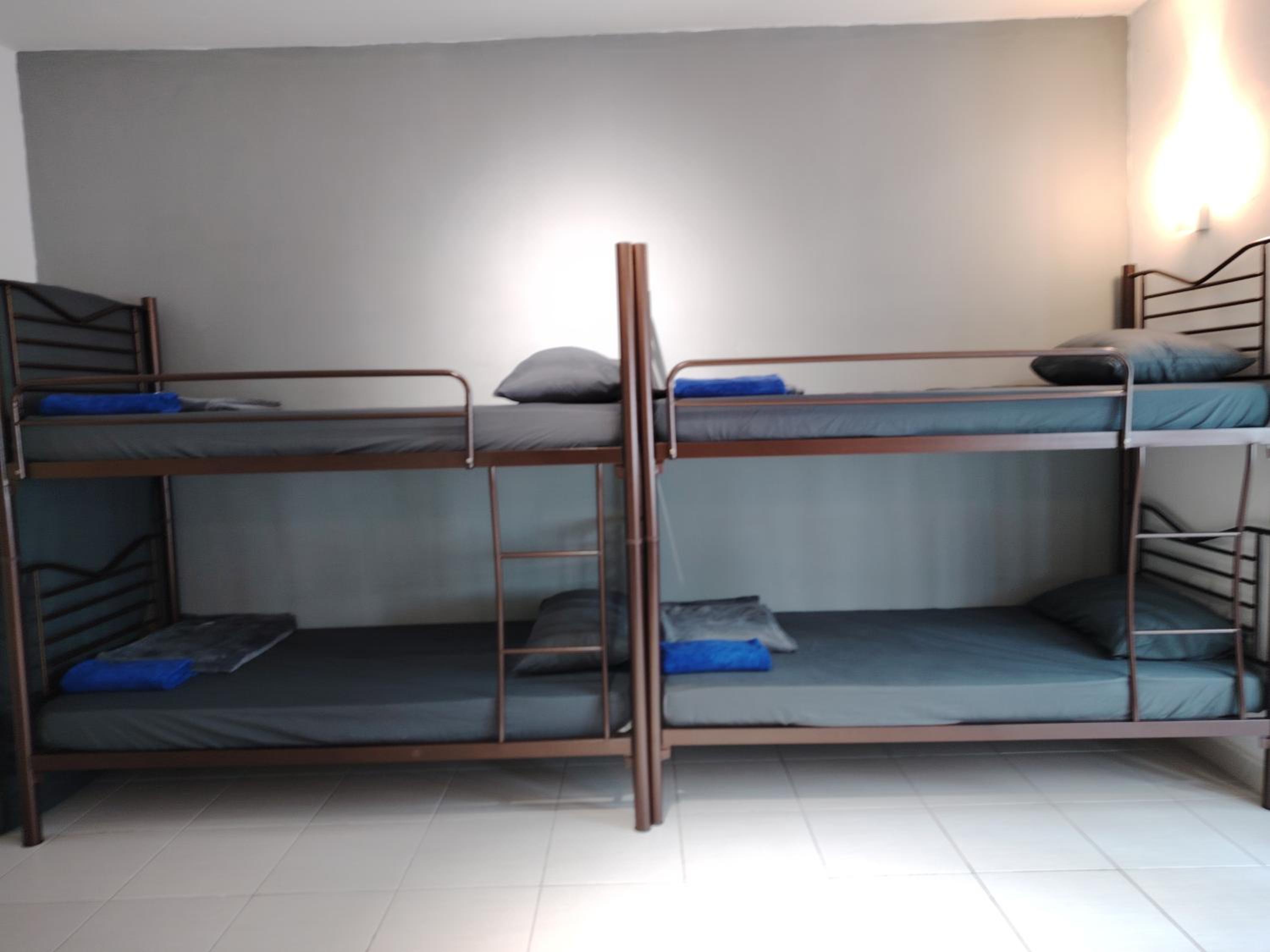 Maison Inn - Affordable Sleeps 6 to 13 near Tebrau AEON & Toppen