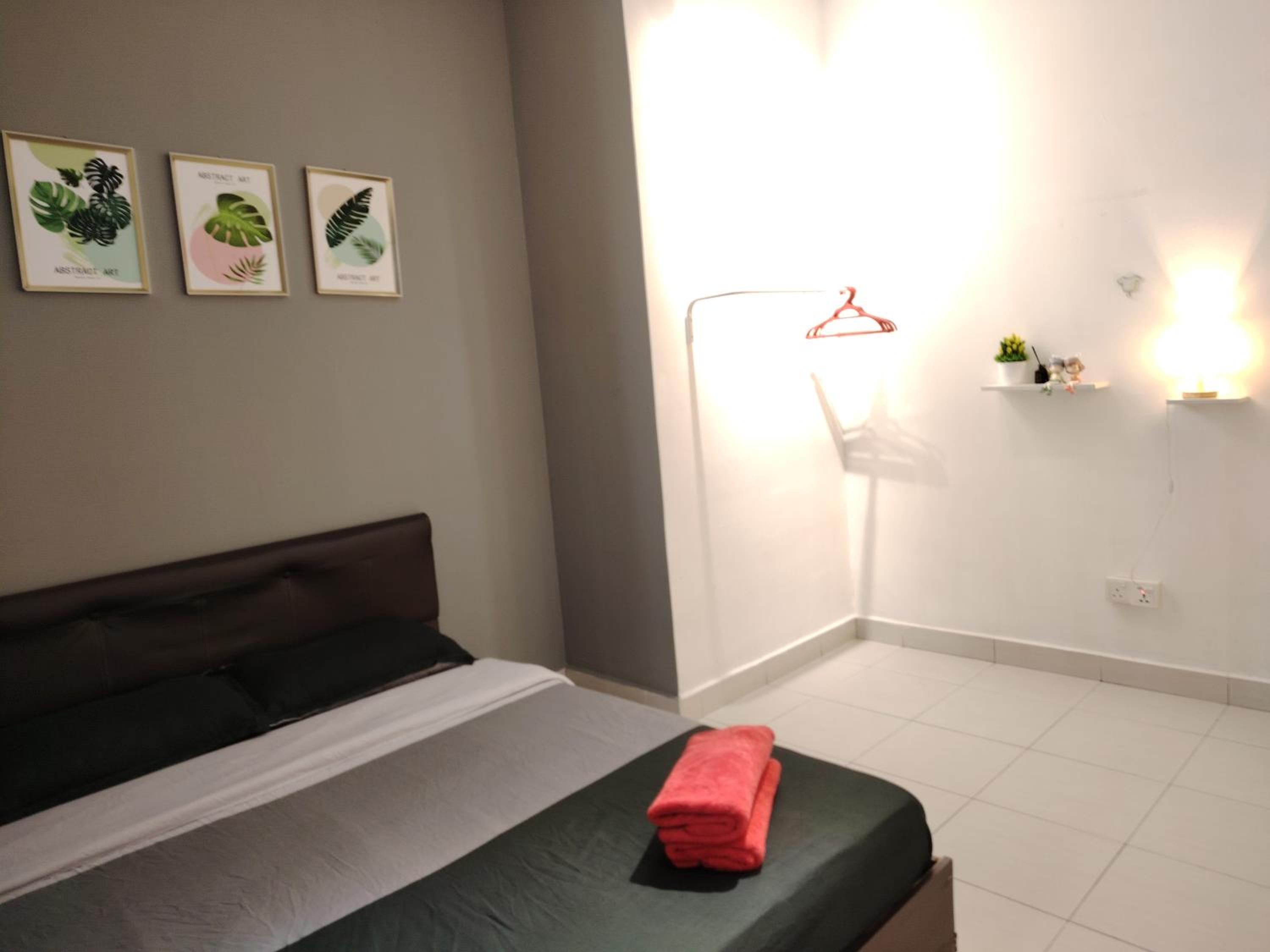Maison Inn - Affordable Sleeps 6 to 13 near Tebrau AEON & Toppen