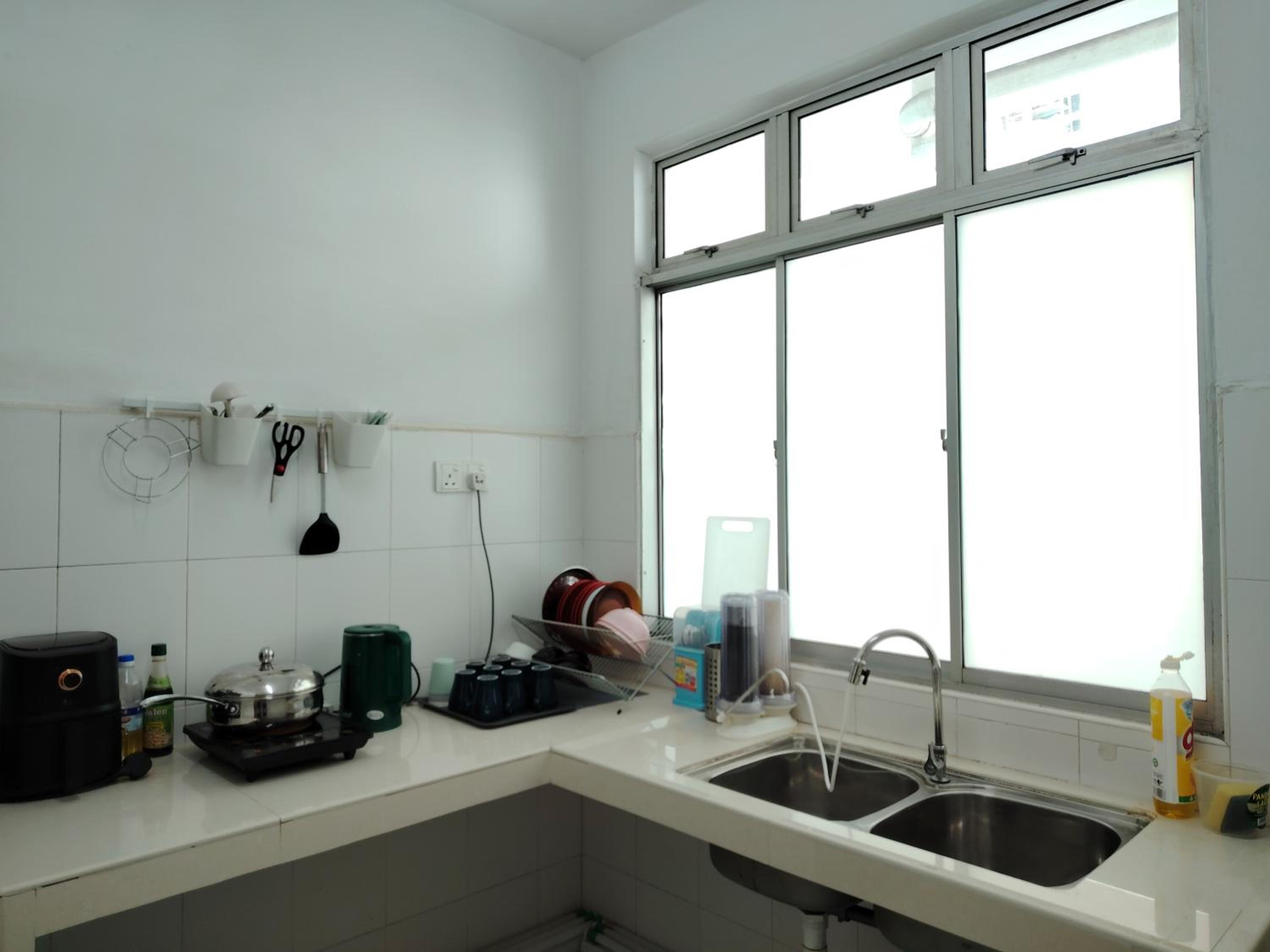 Maison Inn - Affordable Sleeps 6 to 13 near Tebrau AEON & Toppen