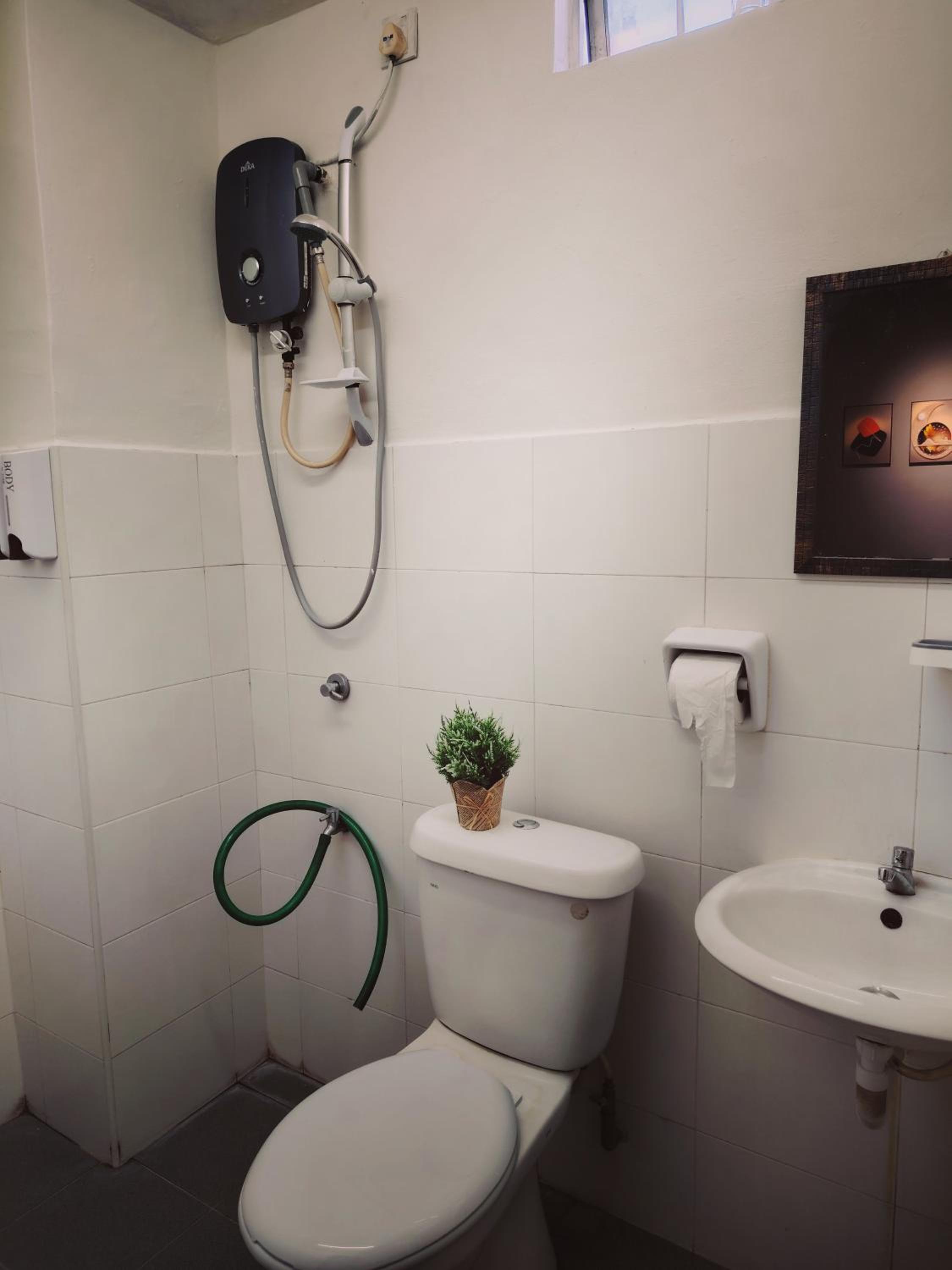 Maison Inn - Affordable Sleeps 6 to 13 near Tebrau AEON & Toppen