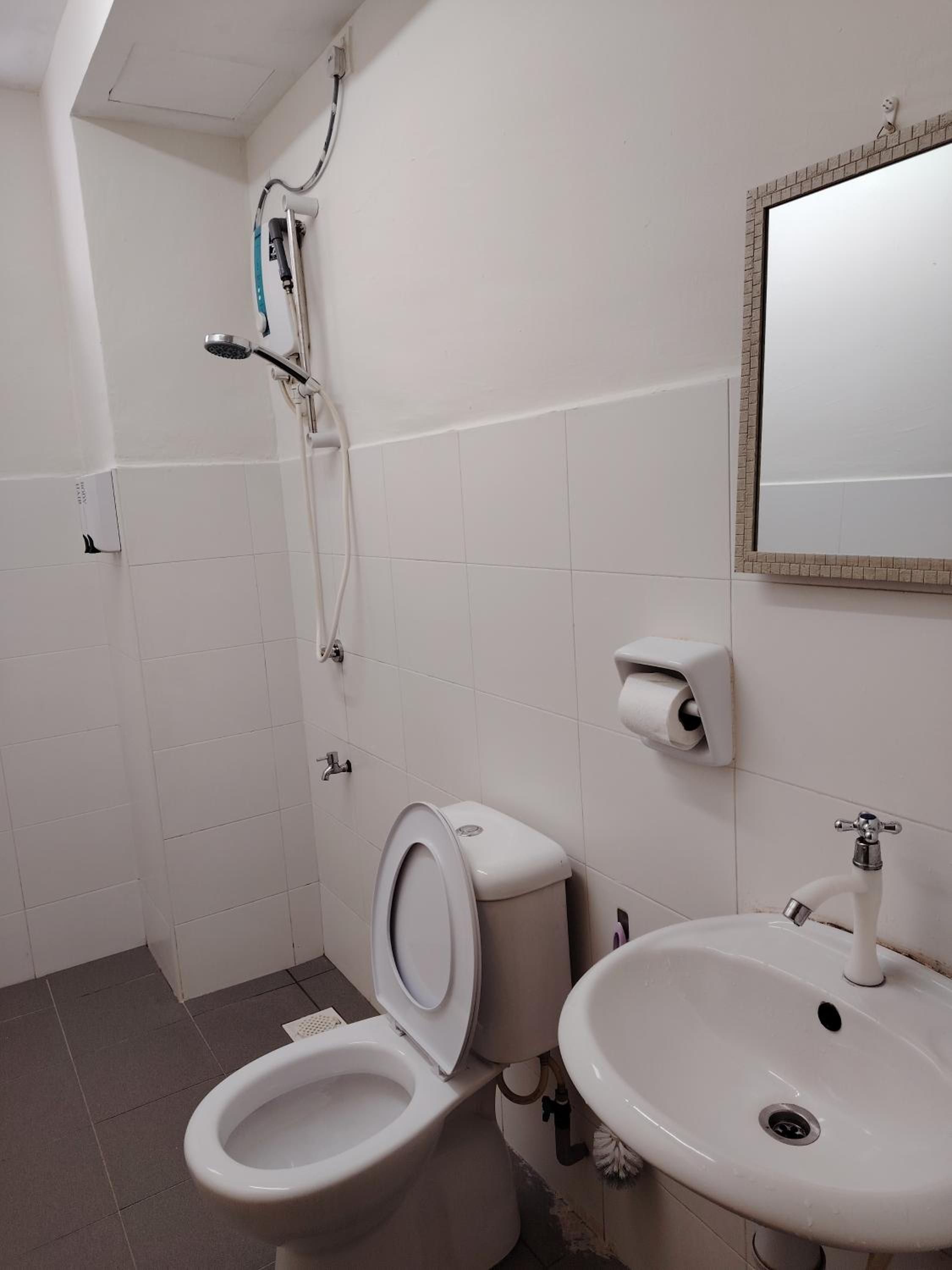 Maison Inn - Affordable Sleeps 6 to 13 near Tebrau AEON & Toppen
