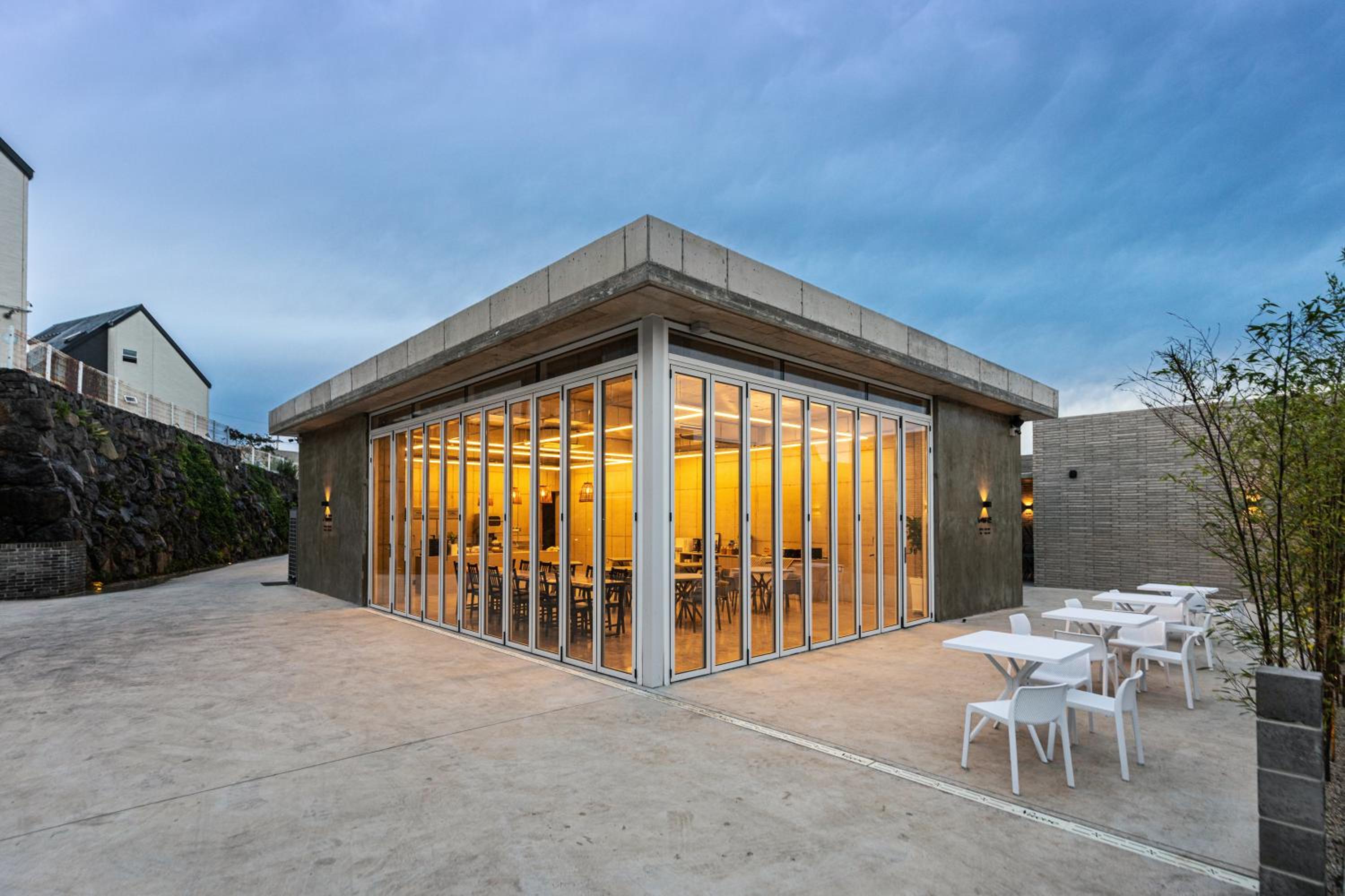 Jeju NuevePoolvilla Aewol view 5