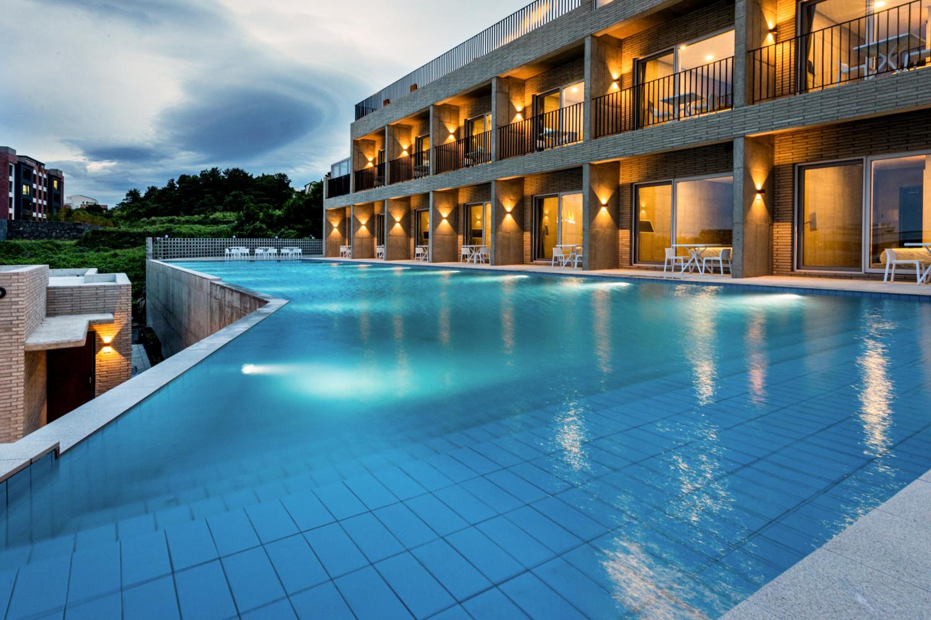 Jeju NuevePoolvilla Aewol view 4