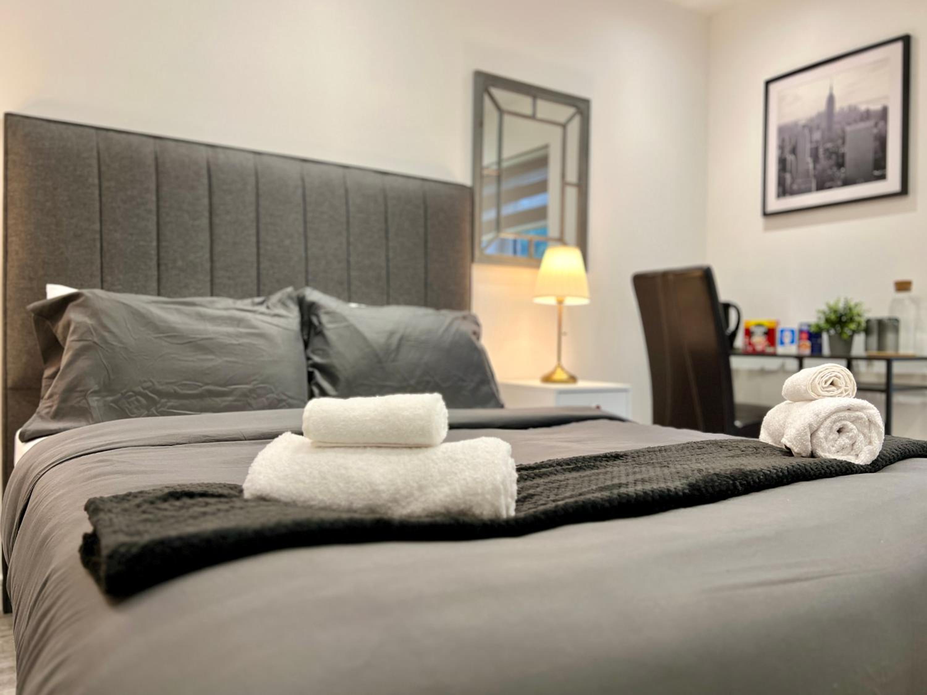 Private Bedroom - Modern Flat - West End Glasgow view 3