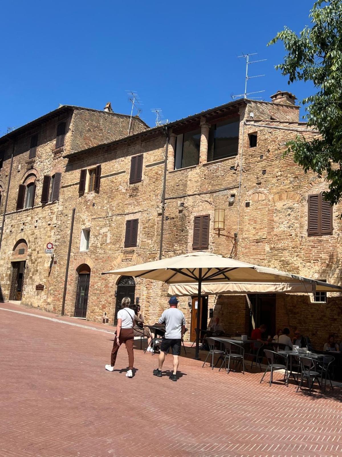 A La Casa Dei Potenti