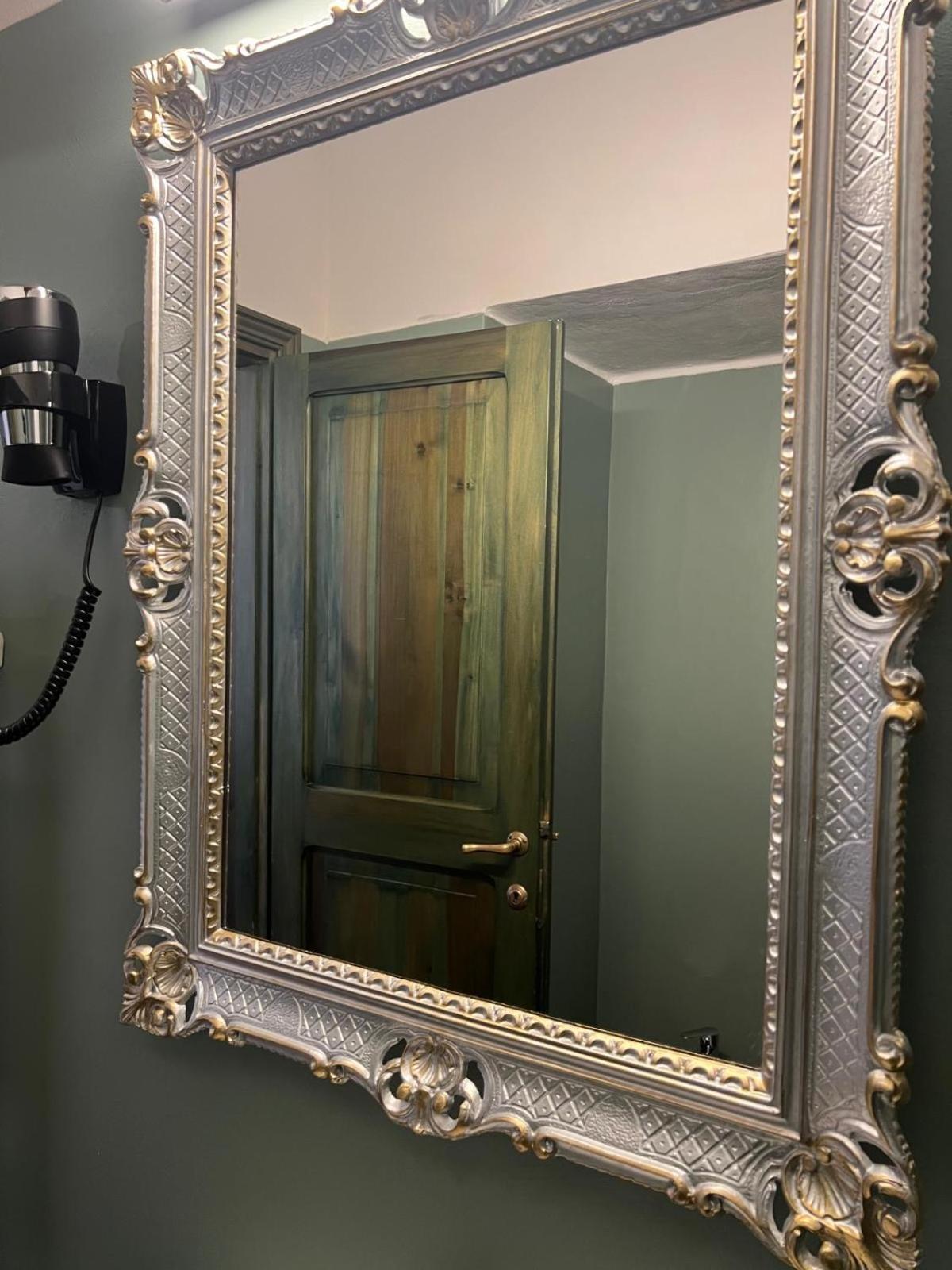 A La Casa Dei Potenti
