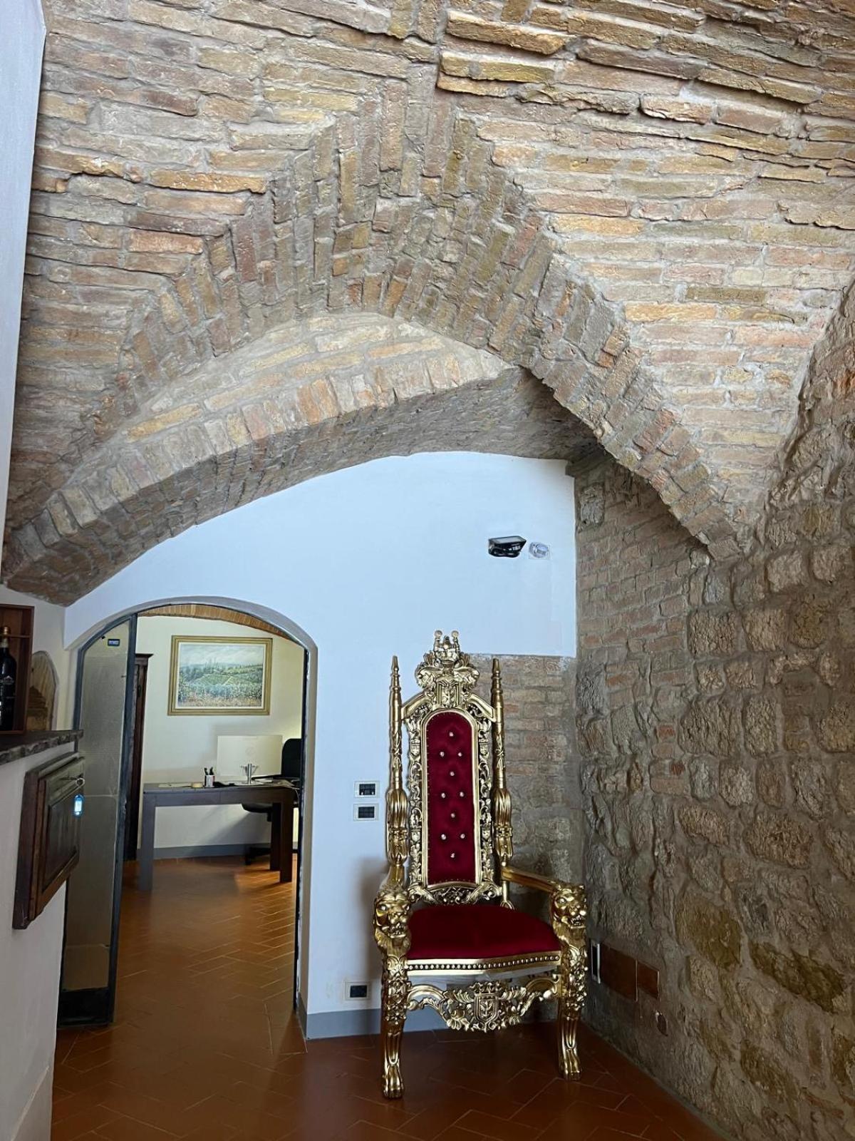 A La Casa Dei Potenti